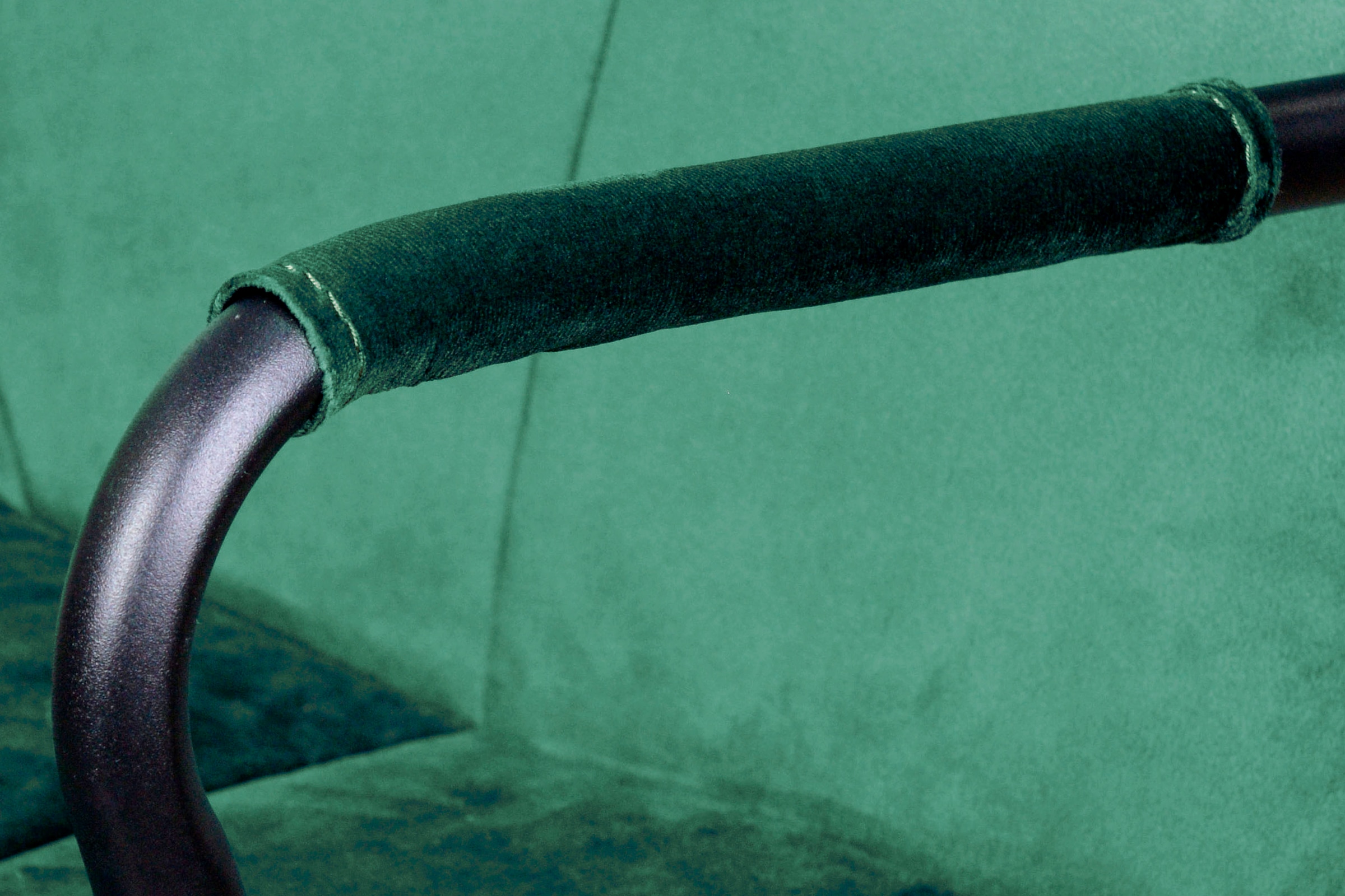 Kayoom Chaise rembourrée »Stuhl Eaden 225 2er-Set, samtiger Stoffbezug, Paspel aus Kunstleder« (Set) 2 cuisstilvoll, pflegeleicht, zeitgemässe Farbgebung, samtiger Stoffbezug