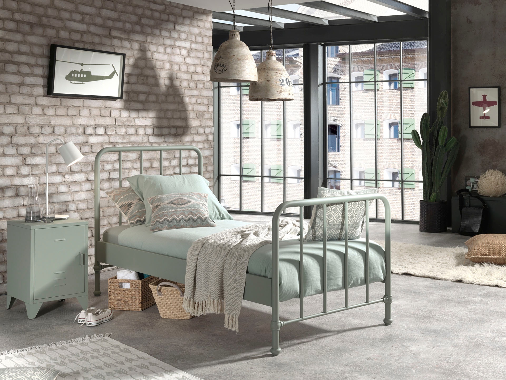 Vipack Lit pour adolescents »Bronxx, Einzelbett 90/200, sehr stabil, romantische Optik« L/H/P env. 96,5x110x206 cm, avec sommier à lattes, dégagement au sol,  surface thermolaquée, plusieurs couleurs au choix