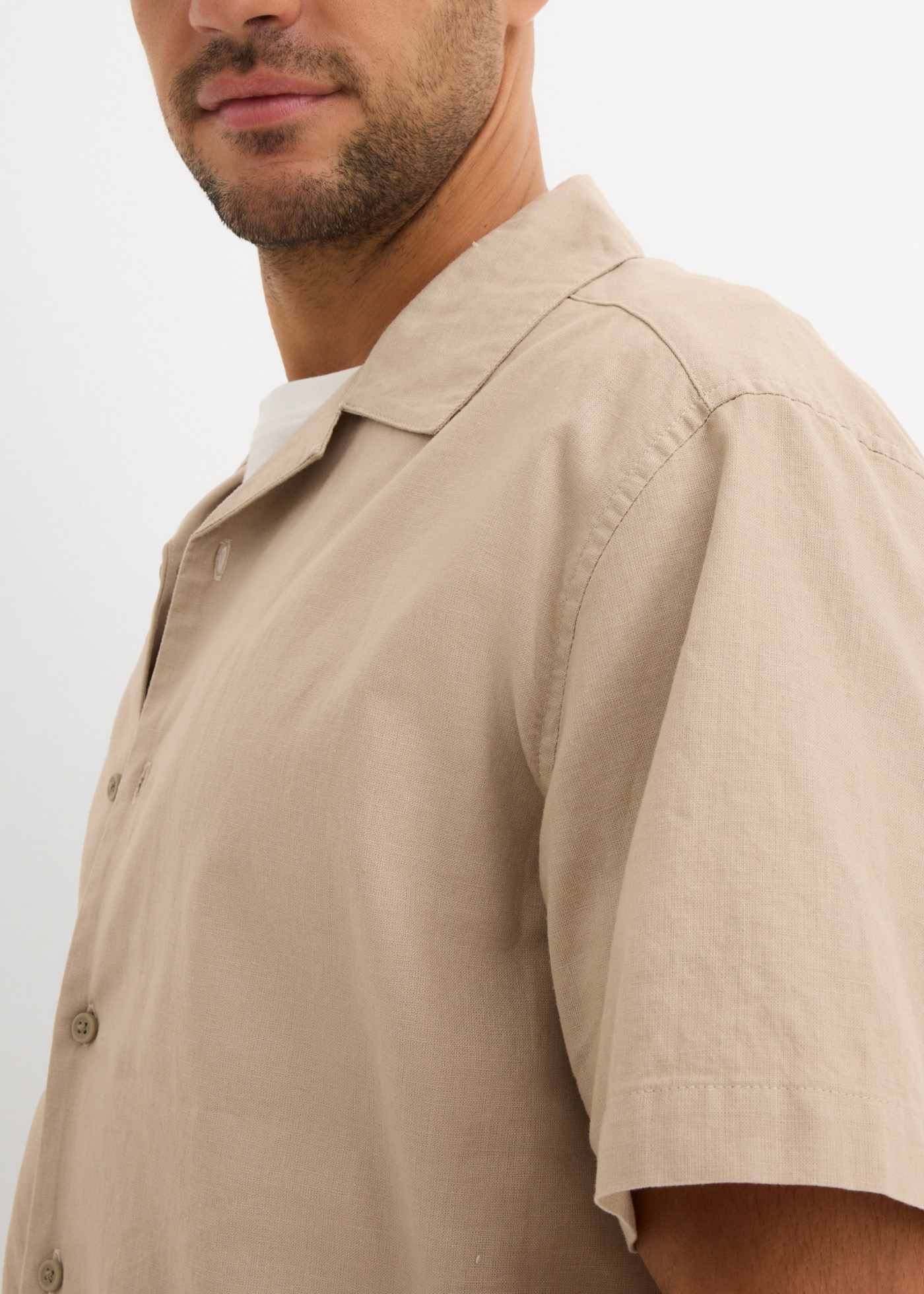 bonprix Chemise à manches courtes coupe loose décontractée, col revers, en mélange de lin, manches courtes