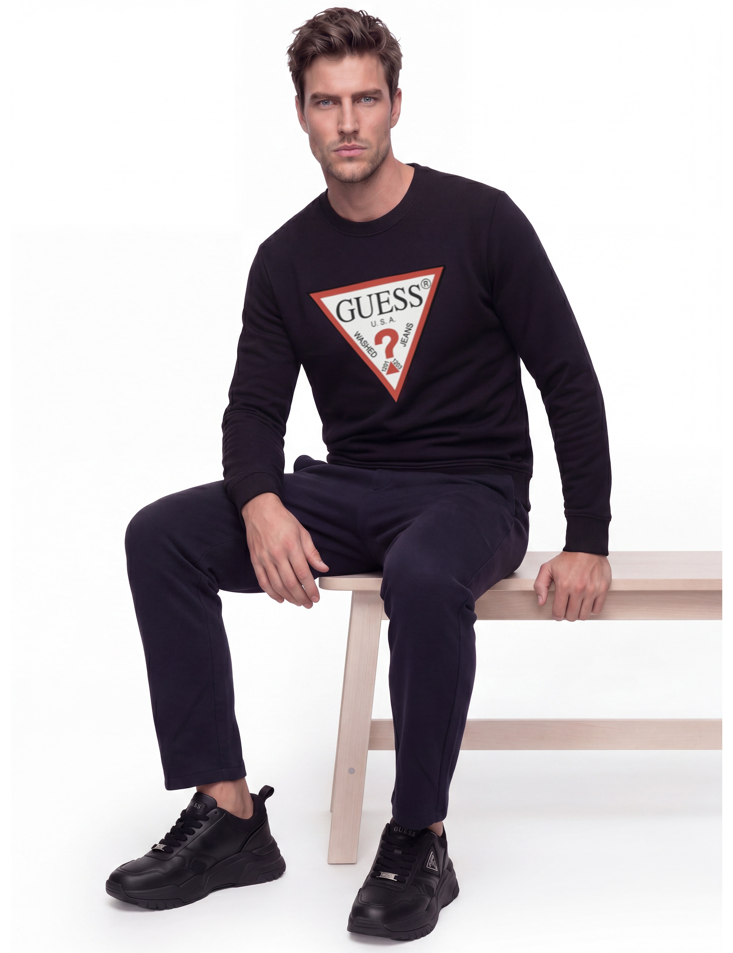 Guess Sweat-shirt »RED TRIANGLE«, Encolure ronde, coupe régulière, impression logo
