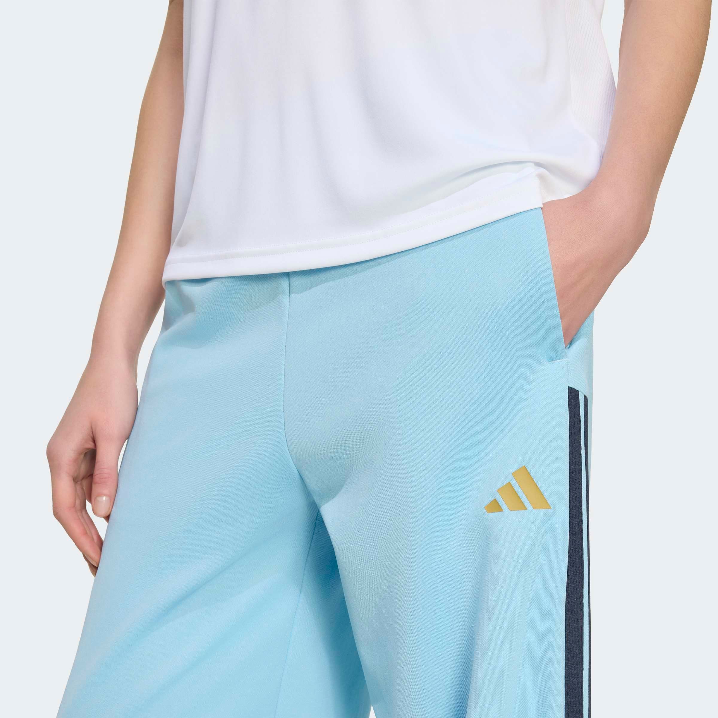 adidas Sportswear Sporthose »HOUSE OF TIRO WIDE LEG«  sportlicher Stil, für Training und Freizeit, mit Kordelverschluss