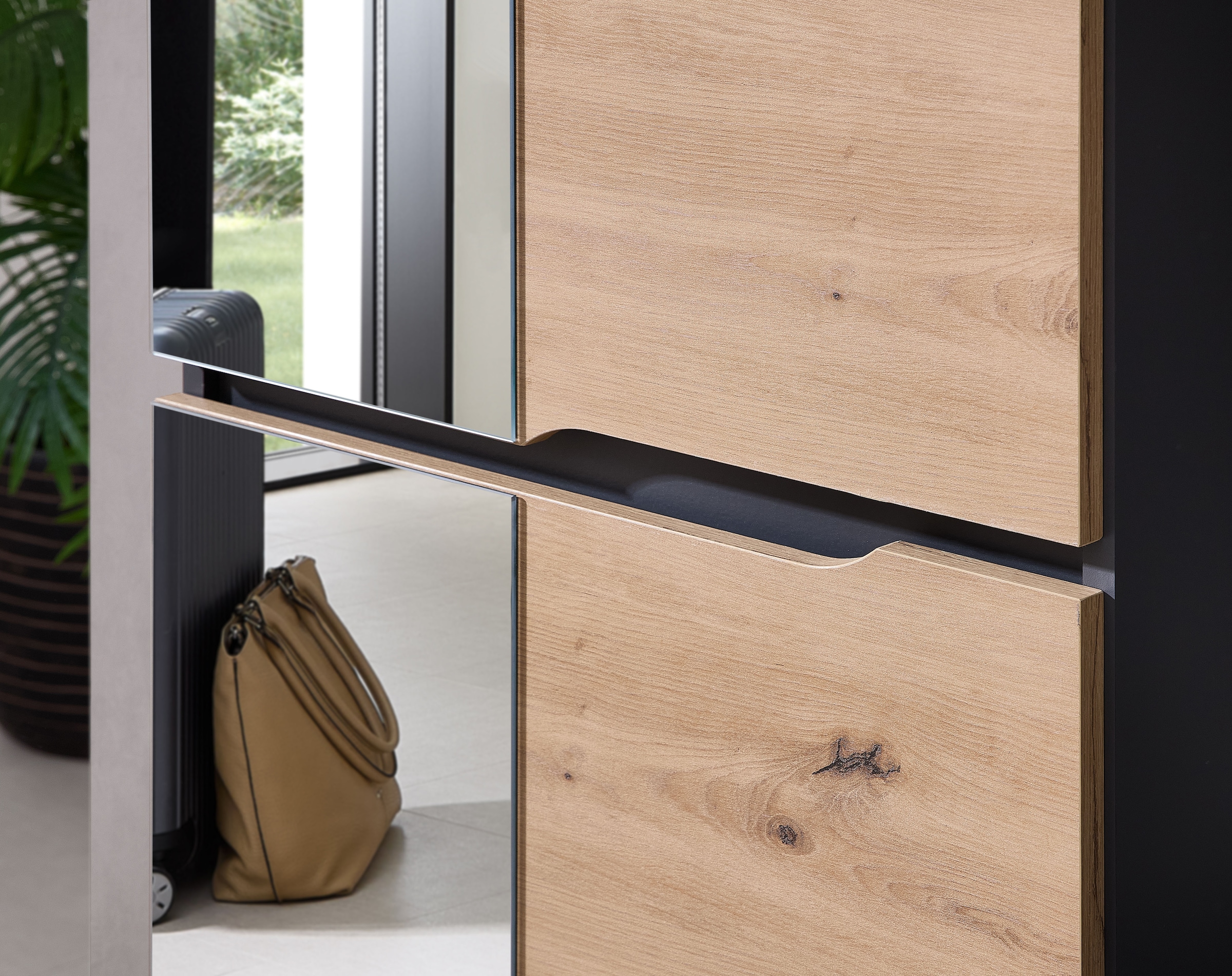 GOODproduct Armoire vestiaire »Bergen Garderobenschrank, 55/192/38 (B/H/T cm)« 1 cuis tlg. 4 türig, Spiegel, Softclose, Kleiderstange