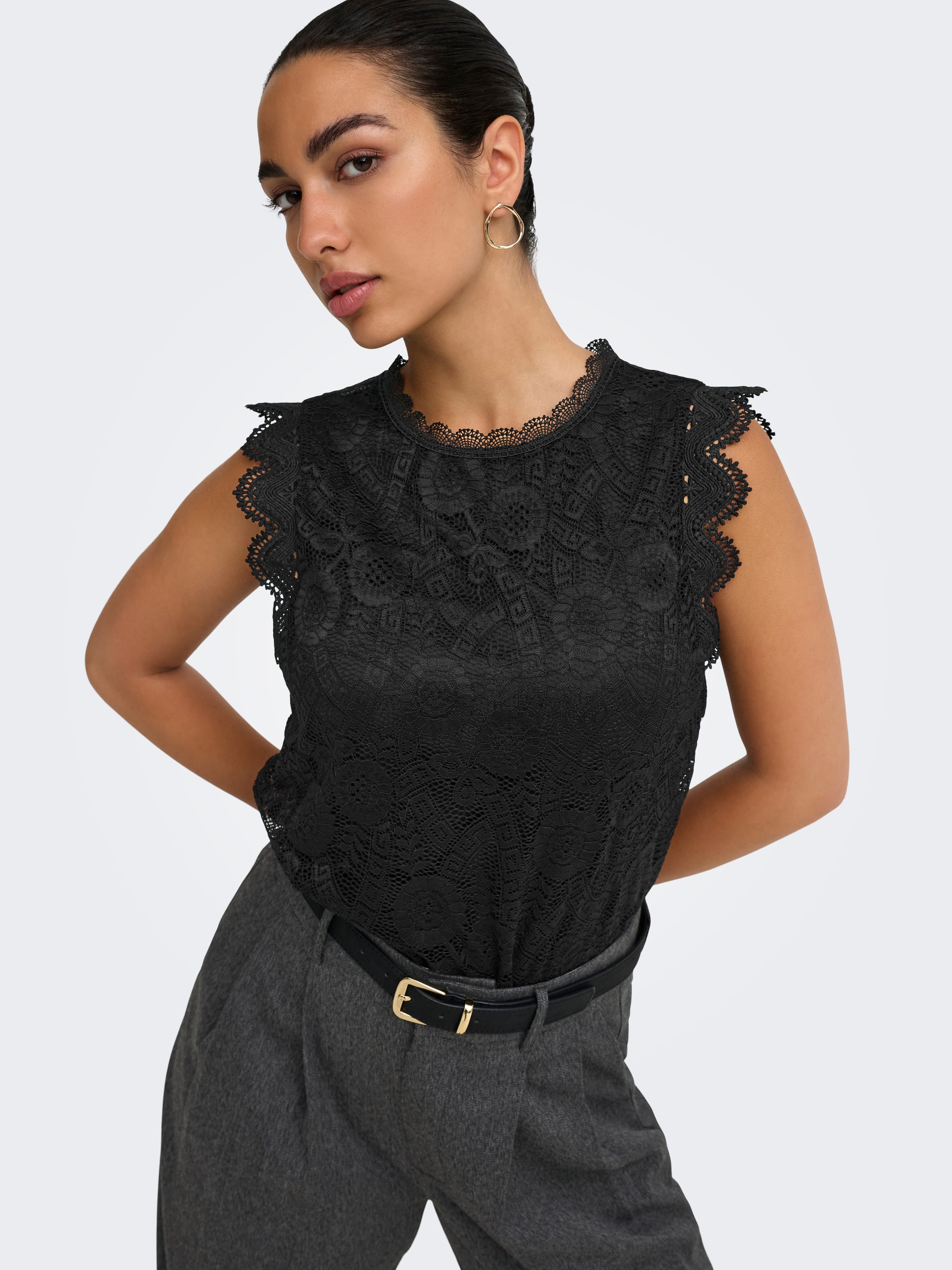 ONLY Top en dentelle »ONLSINE S/L LACE TOP CS JRS« mélange de matières, coupe régulière, col rond