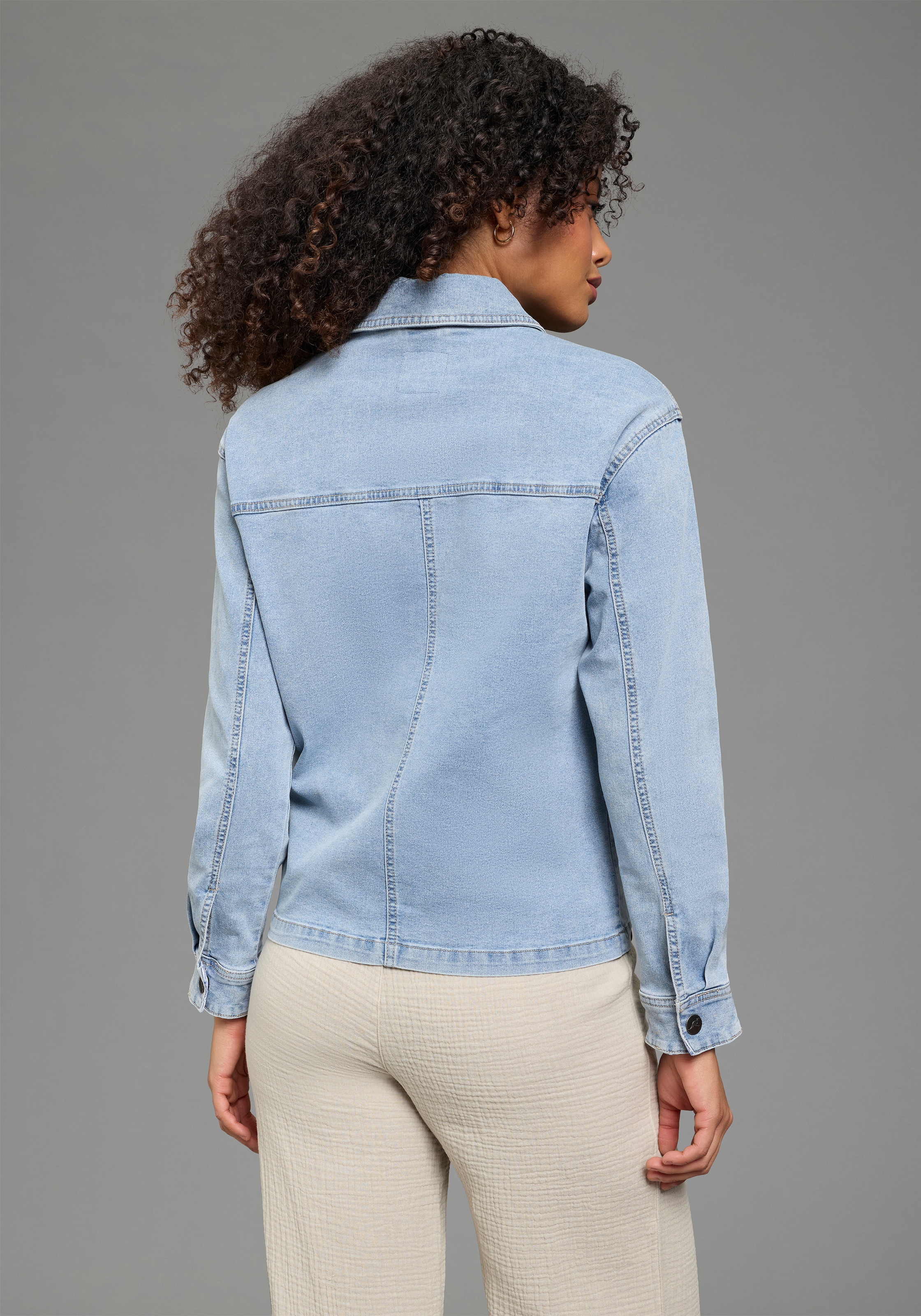 KangaROOS Veste en jean modischer Stil, normaler Kragen, aufgesetzte Taschen, Comfort Fit