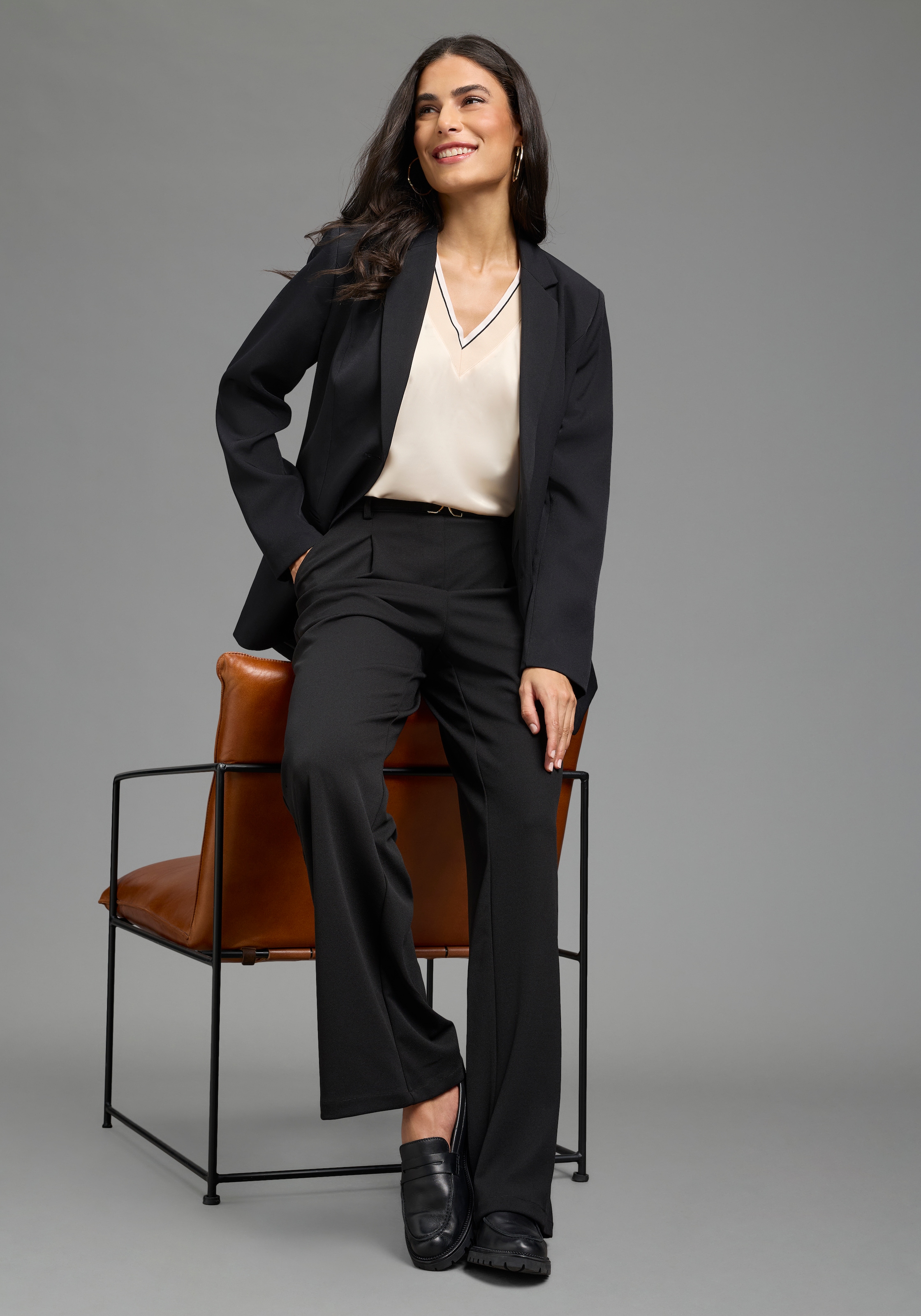 Laura Scott Chemise en satin manches longues avec poignets côtelés, coupe ajustée