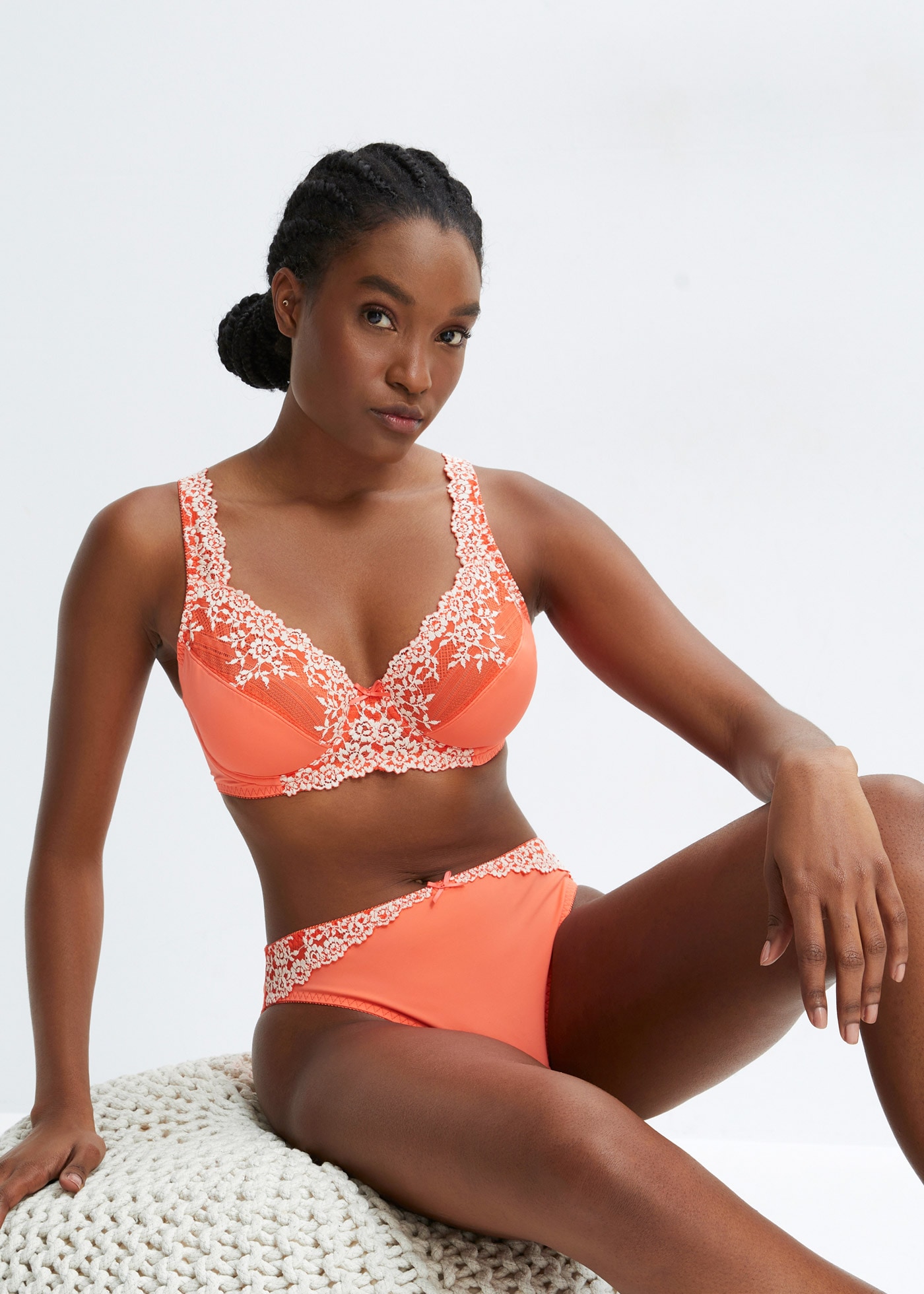 bonprix Soutien-gorge à armatures »Bügel-BH mit zarter Spitze (2er Pack)« Paquet, 2 cuis mit Haken & Ösen Verschluss, Bügel-BH, mit zarter Spitze