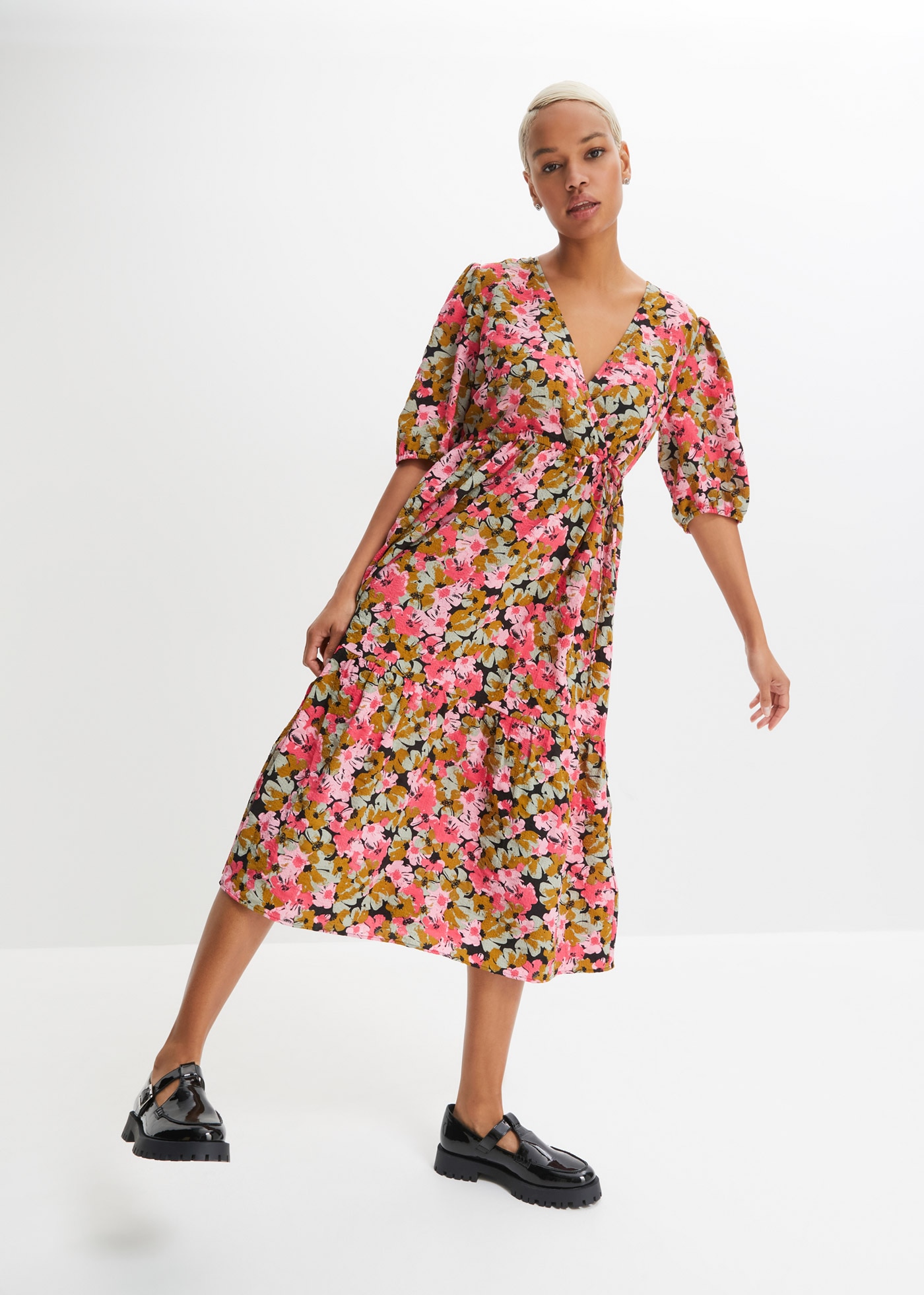 bonprix Robe midi für Casualmode, aus Viskose und Polyamid, A-Linie, mit kurzem Arm