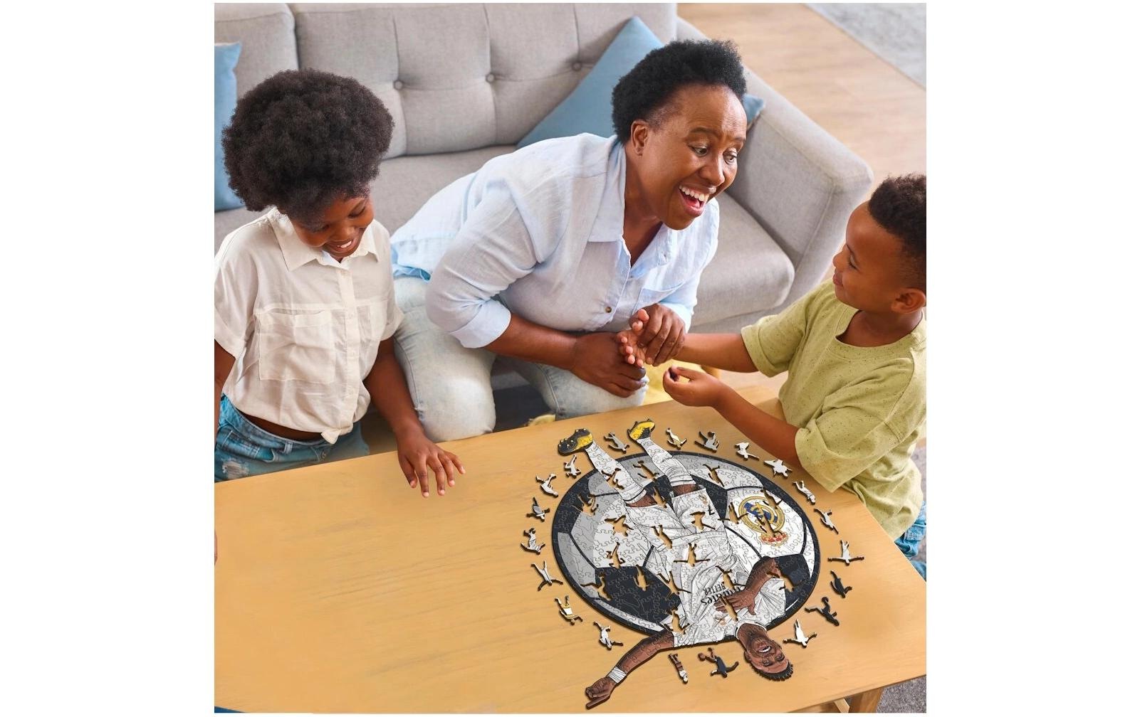   Puzzle »Iconic Vinicius Jr. - Real Madrid« Holzart: Birke (Herkunftsland: China)