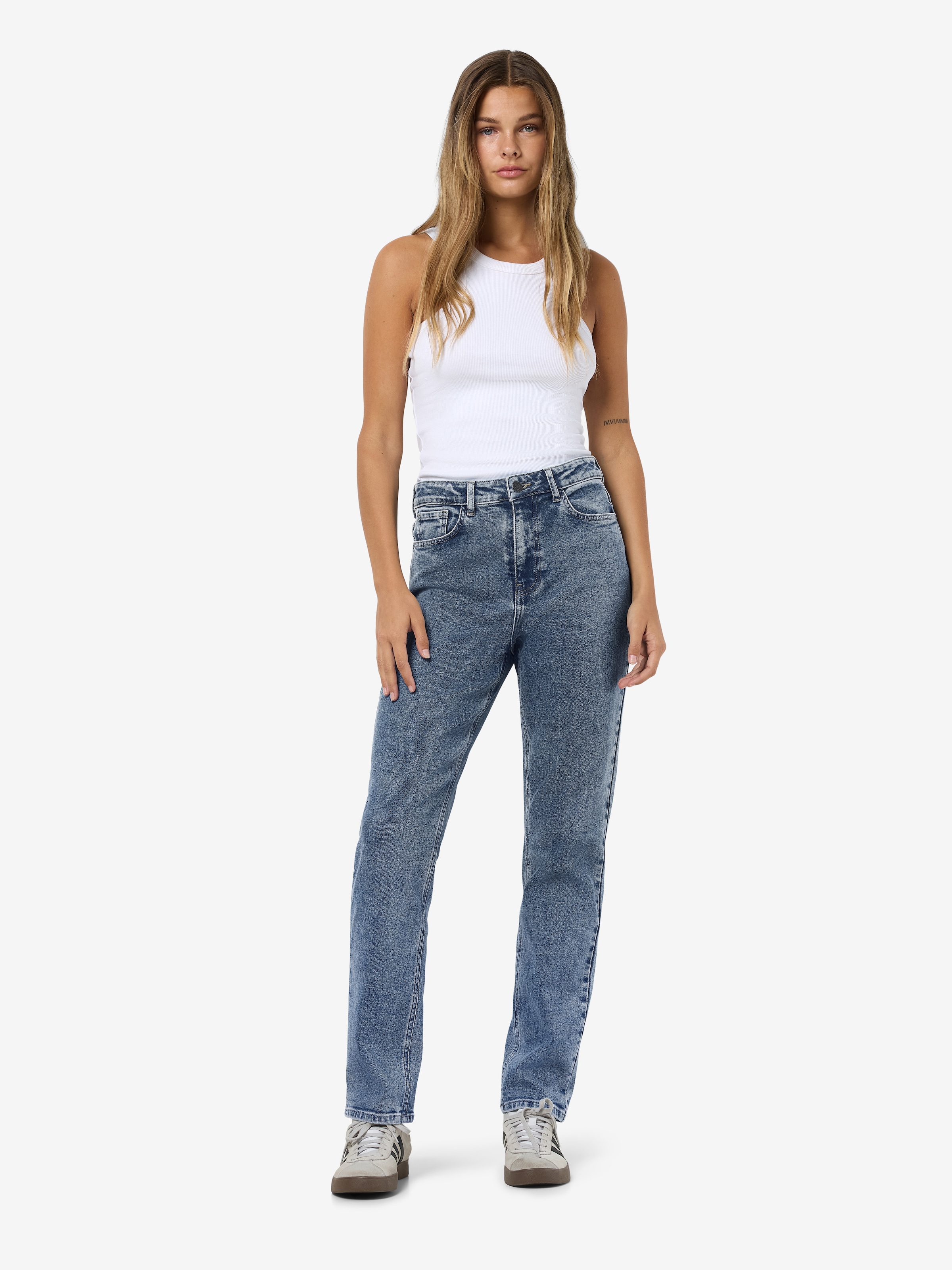 Noisy may Jeans taille haute »NMDAISY HW MOM FIT JEAN AZ394MB FWD NOOS«