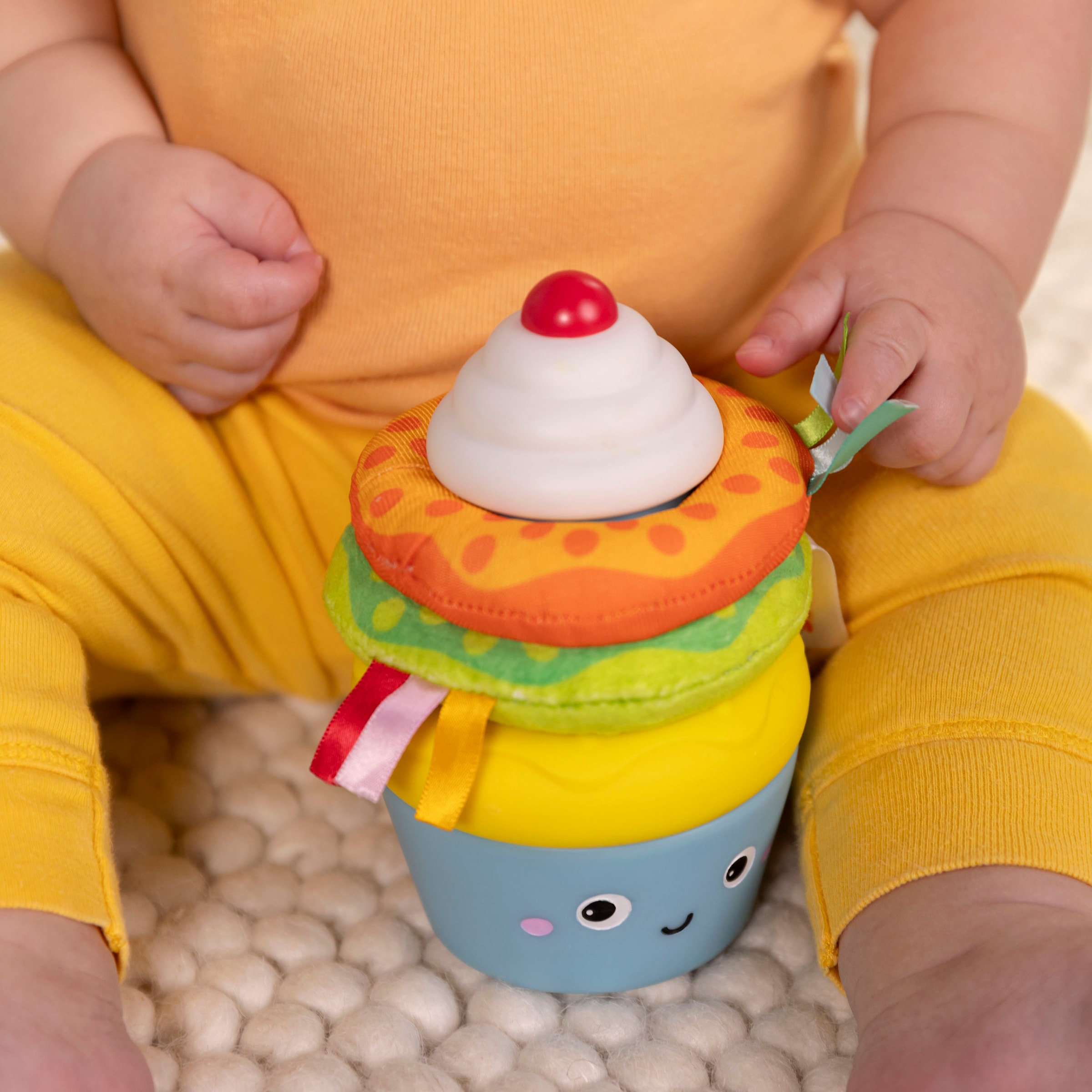 Bright Starts Stapelspielzeug »Cupcake Tower Stacking Toy with Teether«