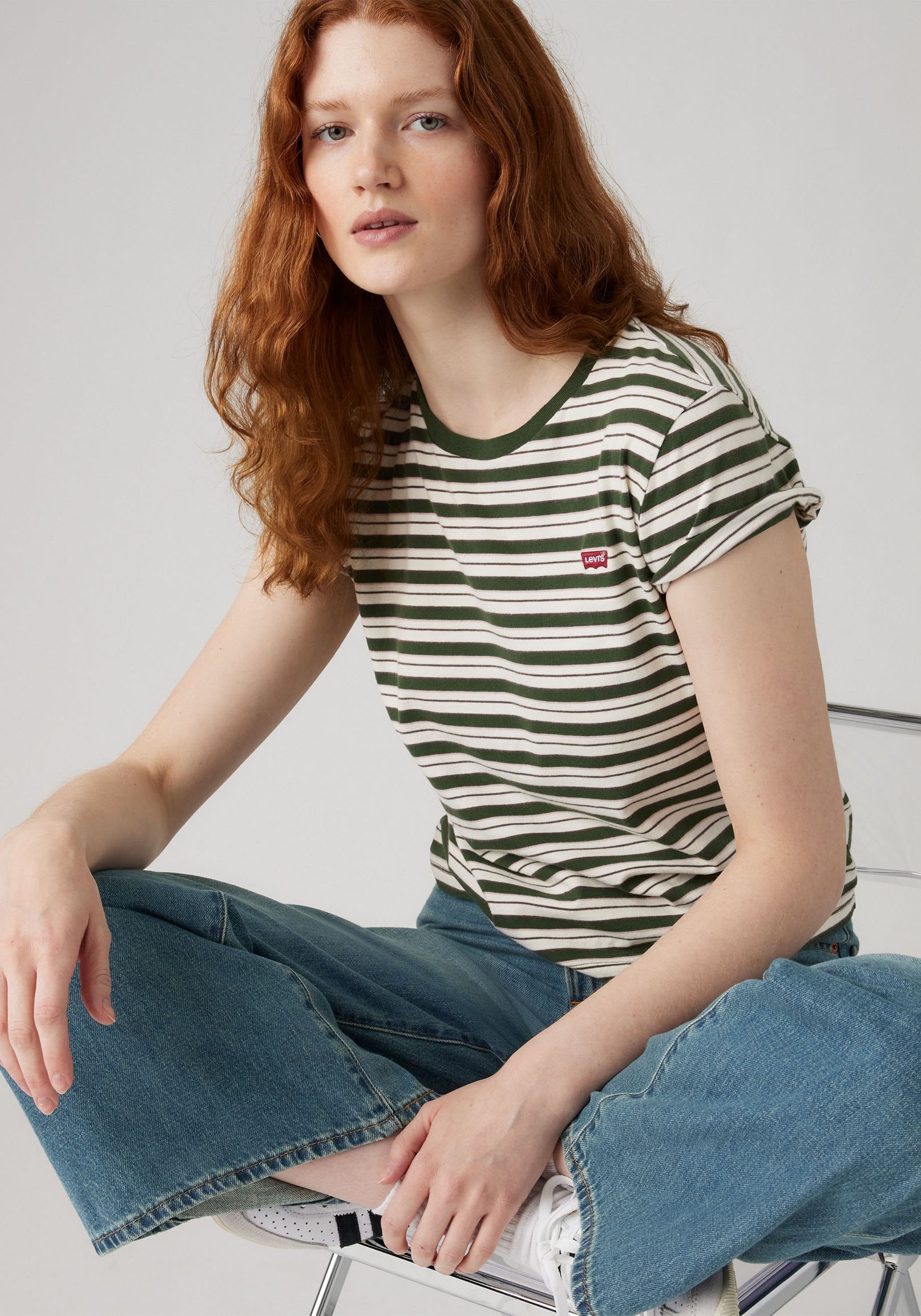 Levi's® T-shirt »PERFECT TEE« mit kleiner Logo-Stickerei