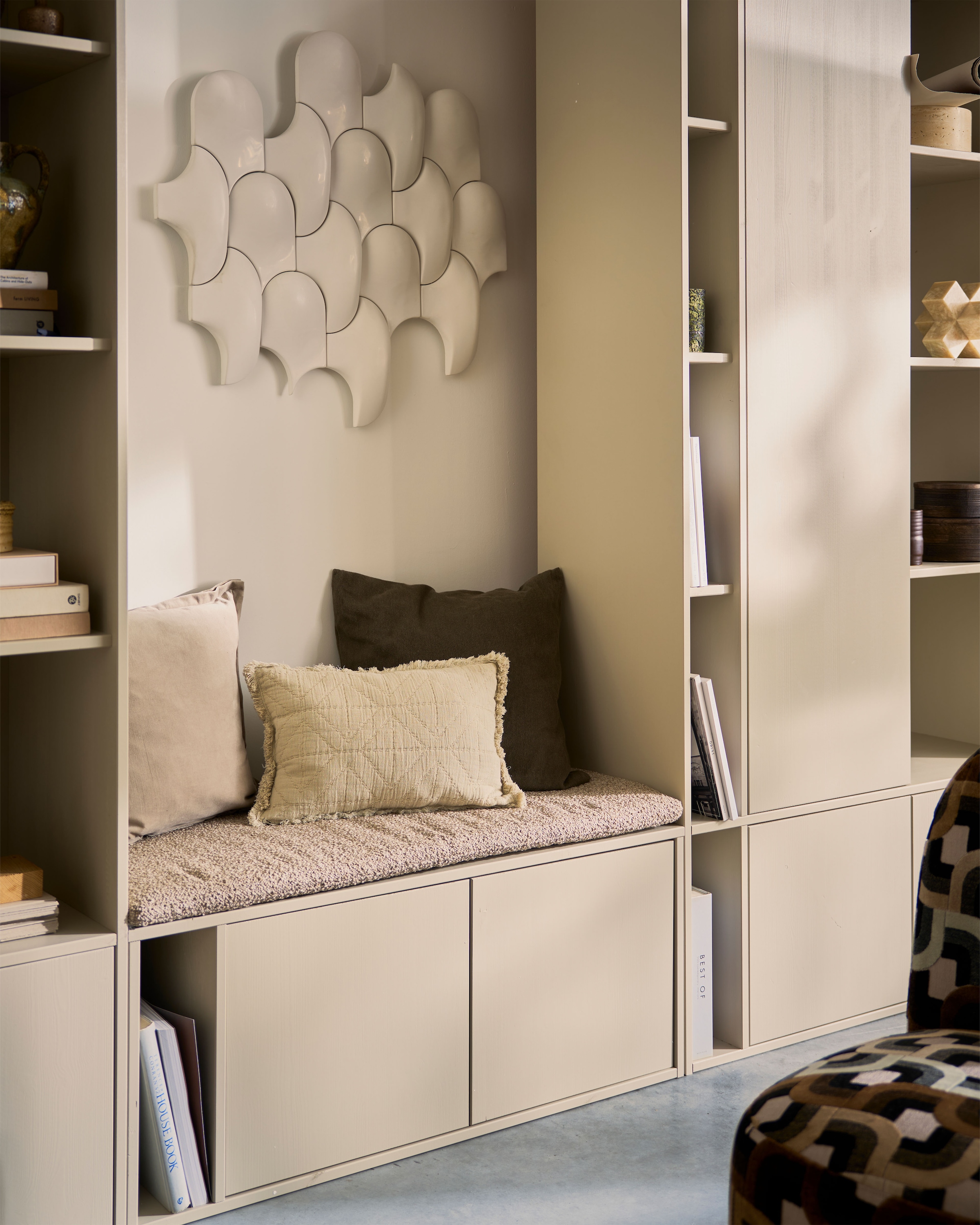 WOOOD Armoire vestiaire »Settle Down FSC®-Kiefernholz Druckmechanismus H 218 x B 108 x T 44 cm« montable des deux côtés, fixation murale recommandée, panneau arrière HDF