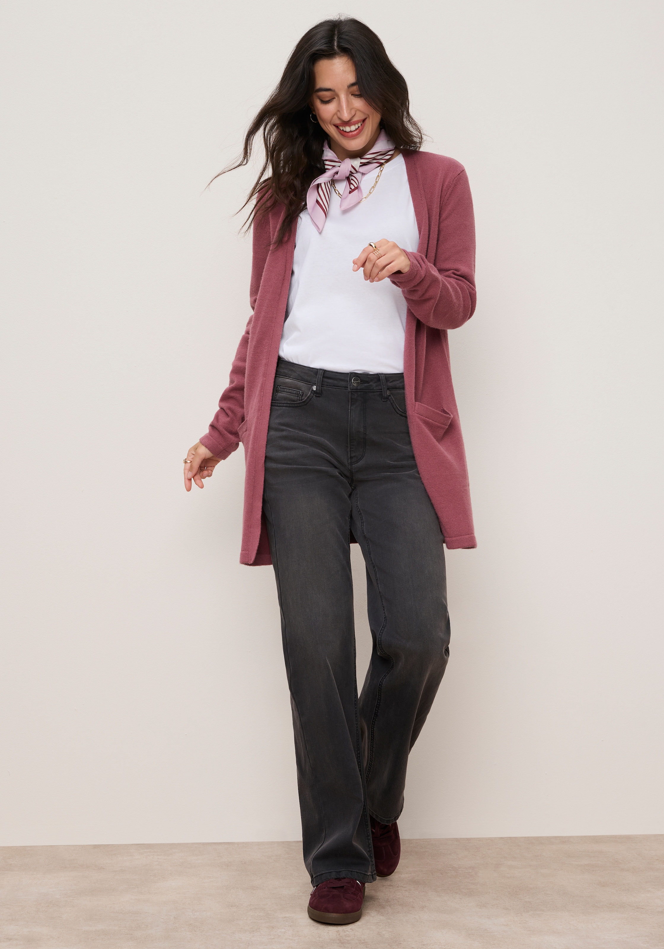 Tamaris Veste en tricot »mit Taschen, aus weicher Viskosemischung« parfait pour les soirées d'été douces