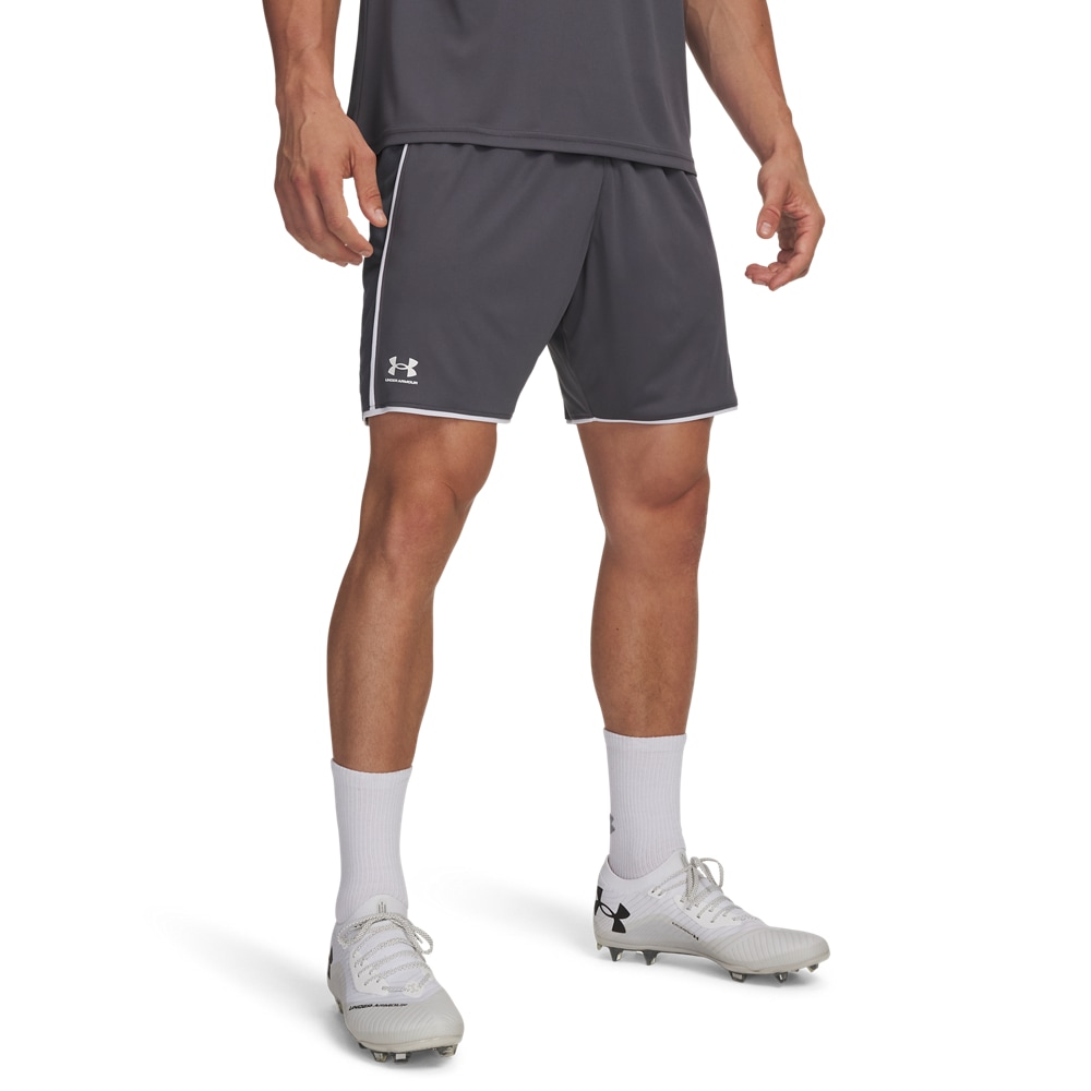 Under Armour® Trainingsshorts »UA M CHALLENGER TRAIN SHORT«  für vielseitige Aktivitäten, leichtes Material, Sportmode-Design