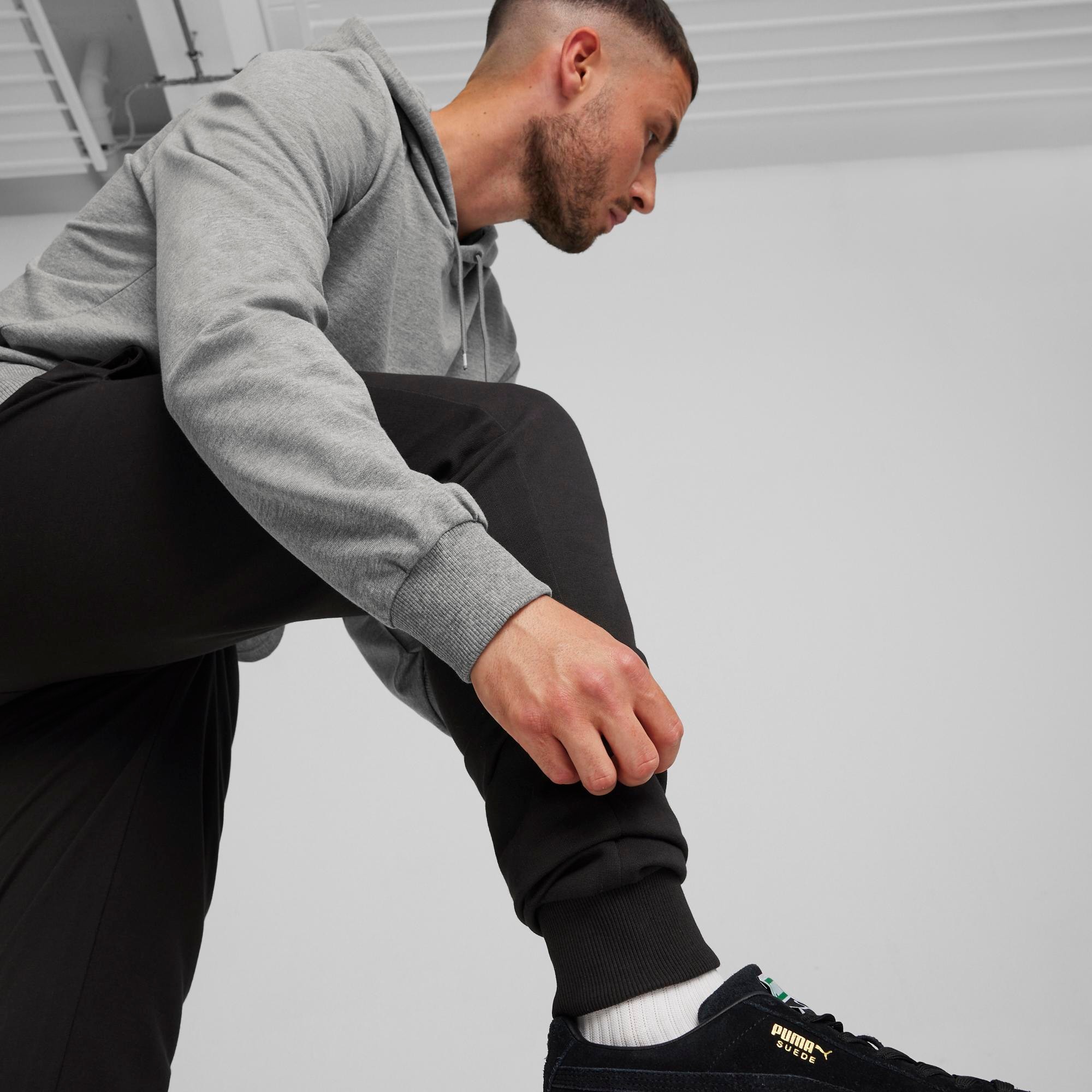 PUMA Pantalon de survêtement »TEAMGOAL CASUALS PANTS«  coupe slim fit, pour football et activités sportives