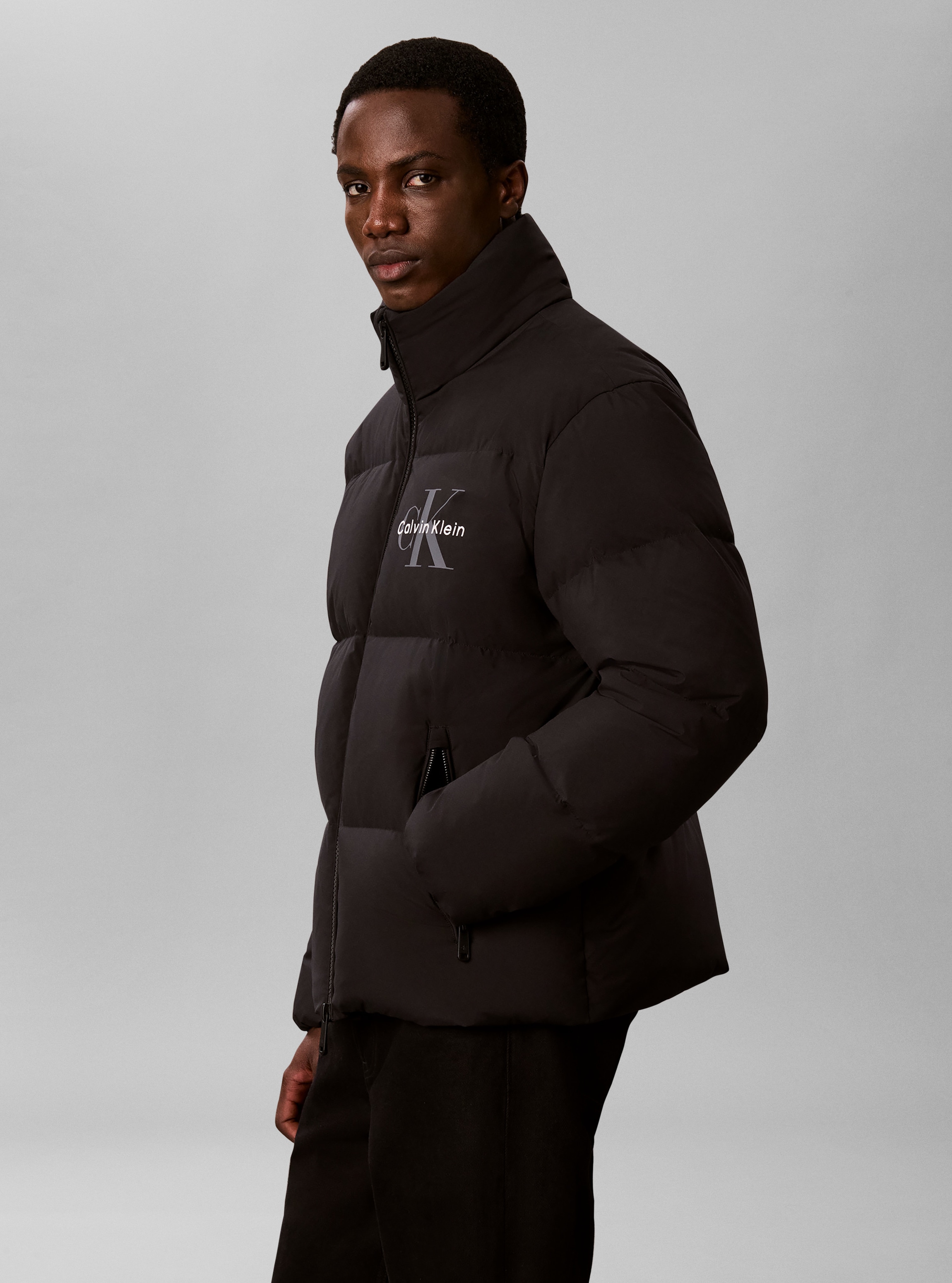 Calvin Klein Steppjacke »NYLON MONOLOGO DOWN PUFFER« ohne Kapuze Regular fit, Logoschriftzug