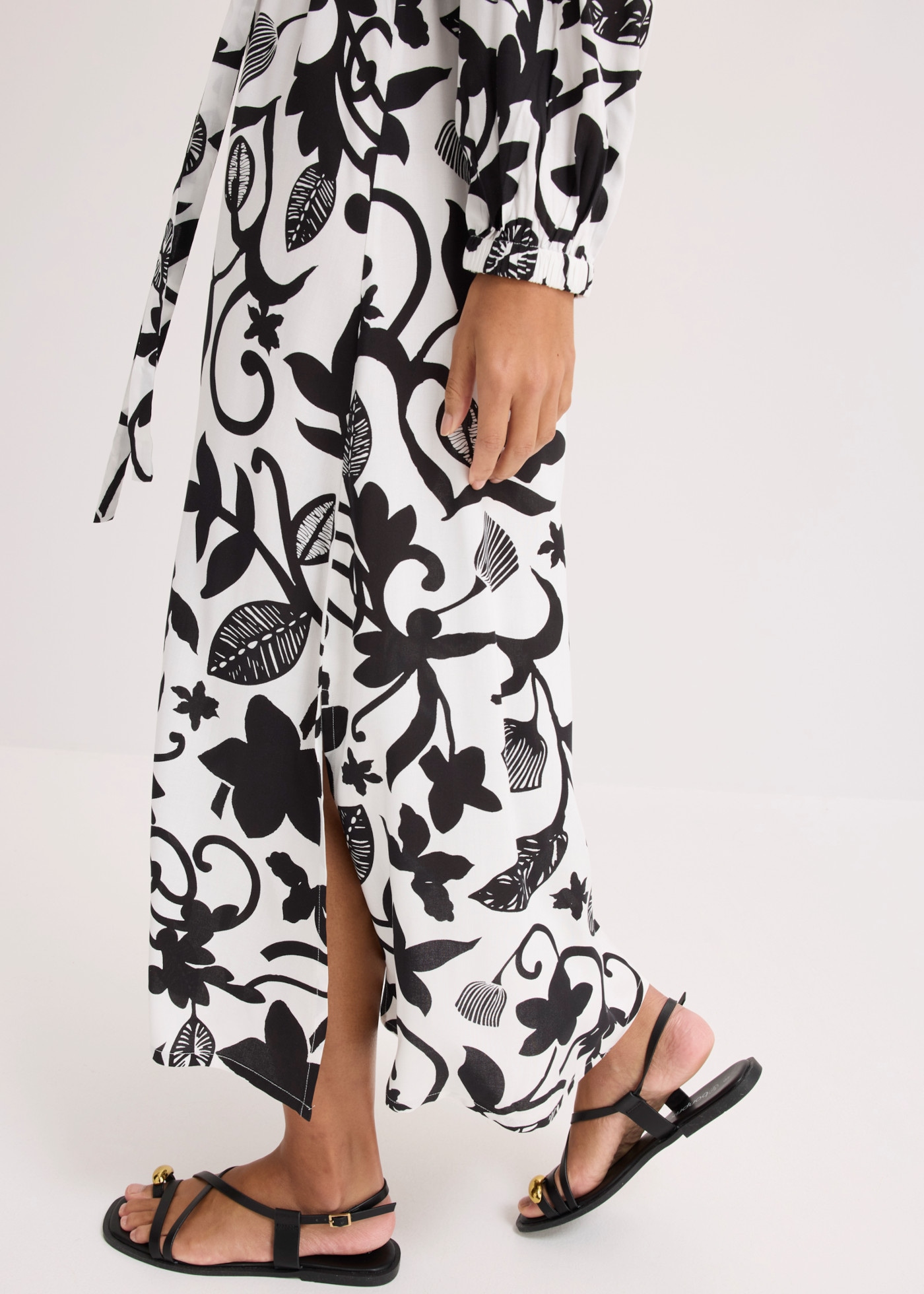 bonprix Robe tunique avec imprimé tendance, en viscose fluide, longueur maxi