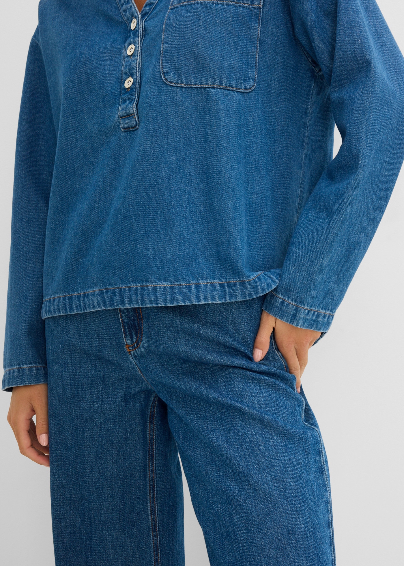 bonprix Blouse en jean tunique, en coton pur, coupe oversize, manches longues