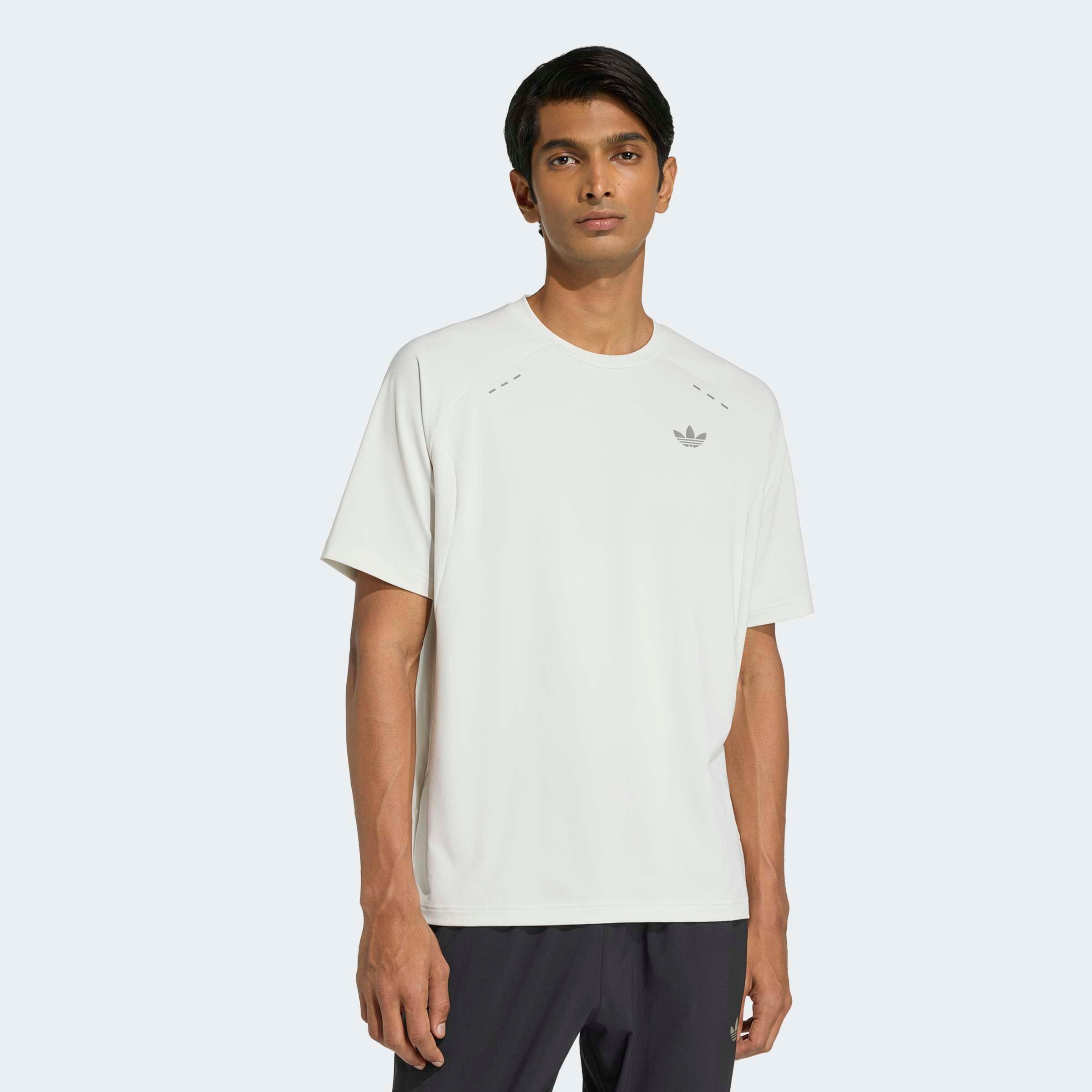 adidas Originals T-Shirt »TECH TREFOIL ESSENTIALS POLYESTER« sportlicher Stil, ohne Verschluss, aus Polyester