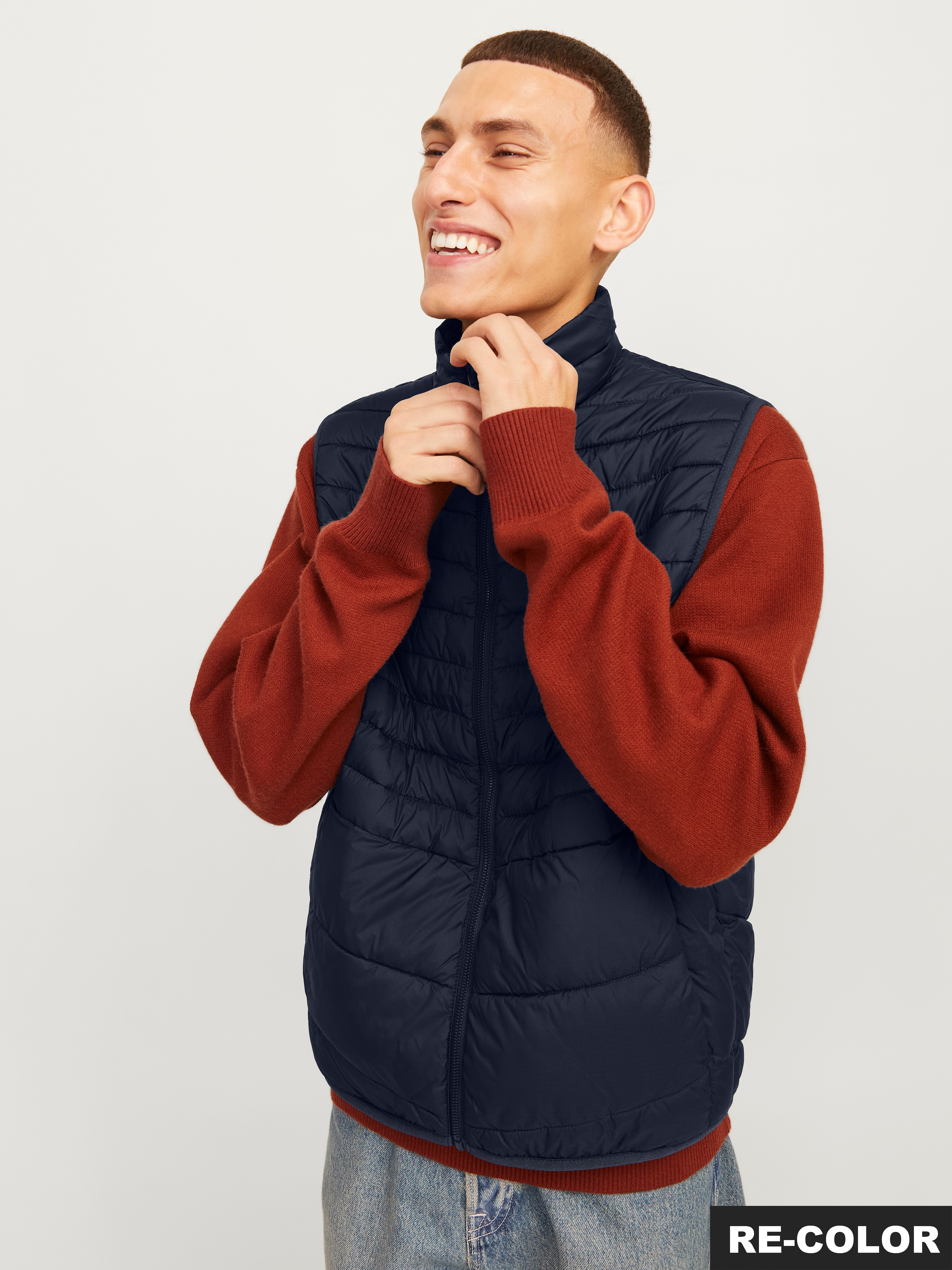 Jack & Jones Gilet matelassé »JJESTATE  Praktische Weste mit Beutel, ideal für unterwegs« unifarben, modisch, regular fit, Polyester