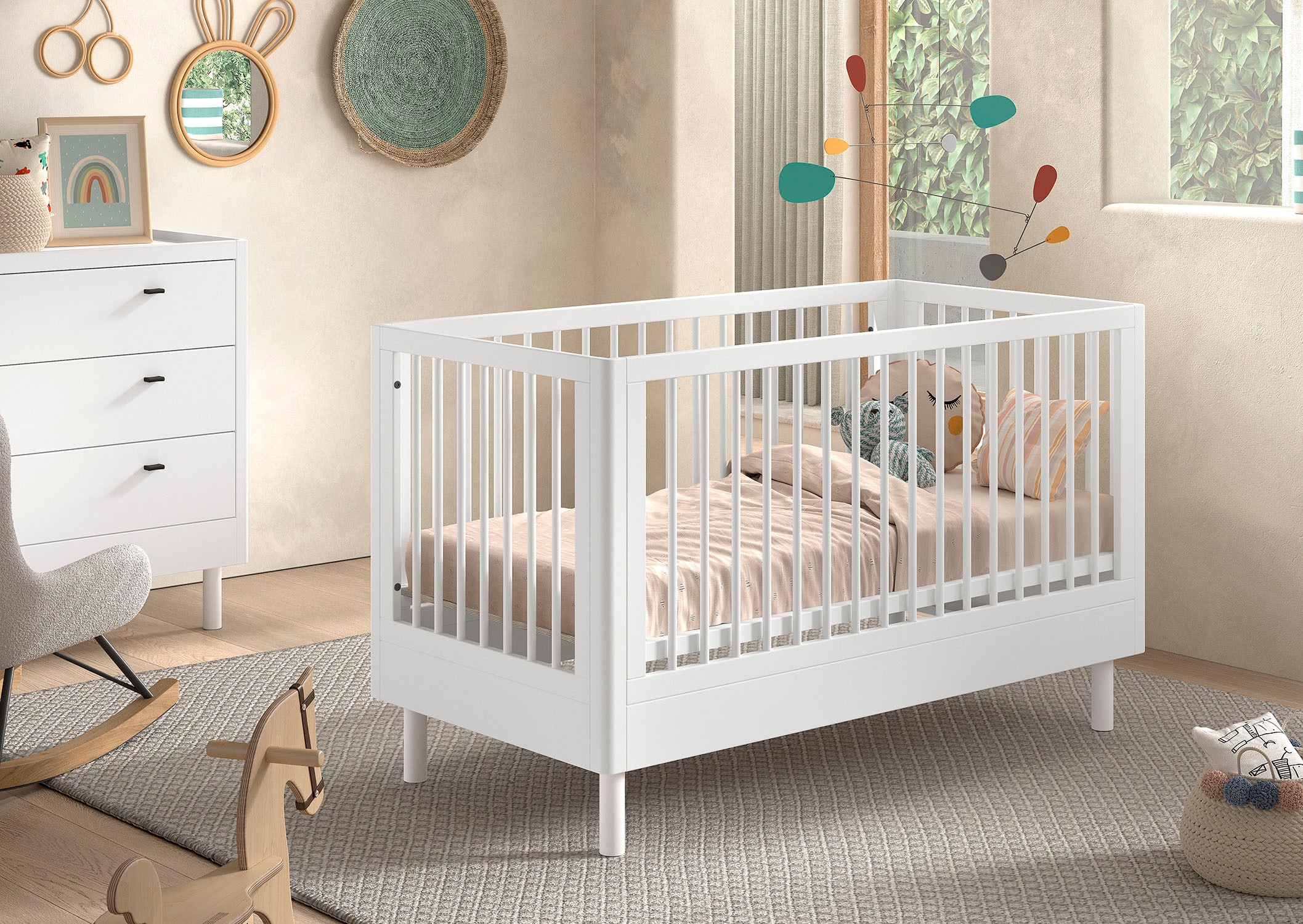 Vipack Lit bébé »Forrest, aus massiver Buche weiss lackiert, zeitloses Design« sommier à lattes réglable en hauteur en 3 positions, très stable