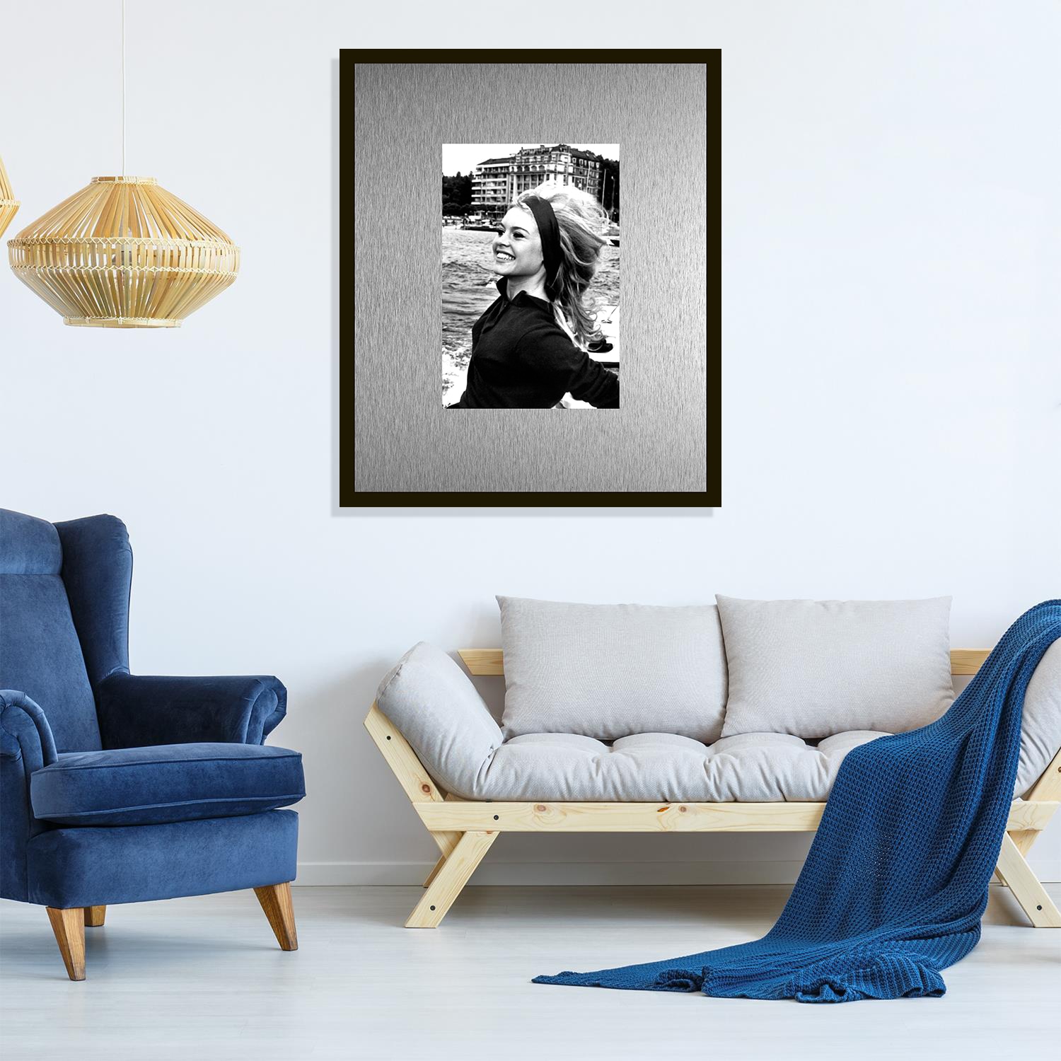 queence Bild »Trend Wandbild, Wandkunst, Kunstdruck "Brigitte Bardot"« Filmfiguren | Filmszene | Schwarz-Weiss 1 Stk. tlg. inkl. Passepartout aus hochwertigem Aluminium und schwarzem Rahmen