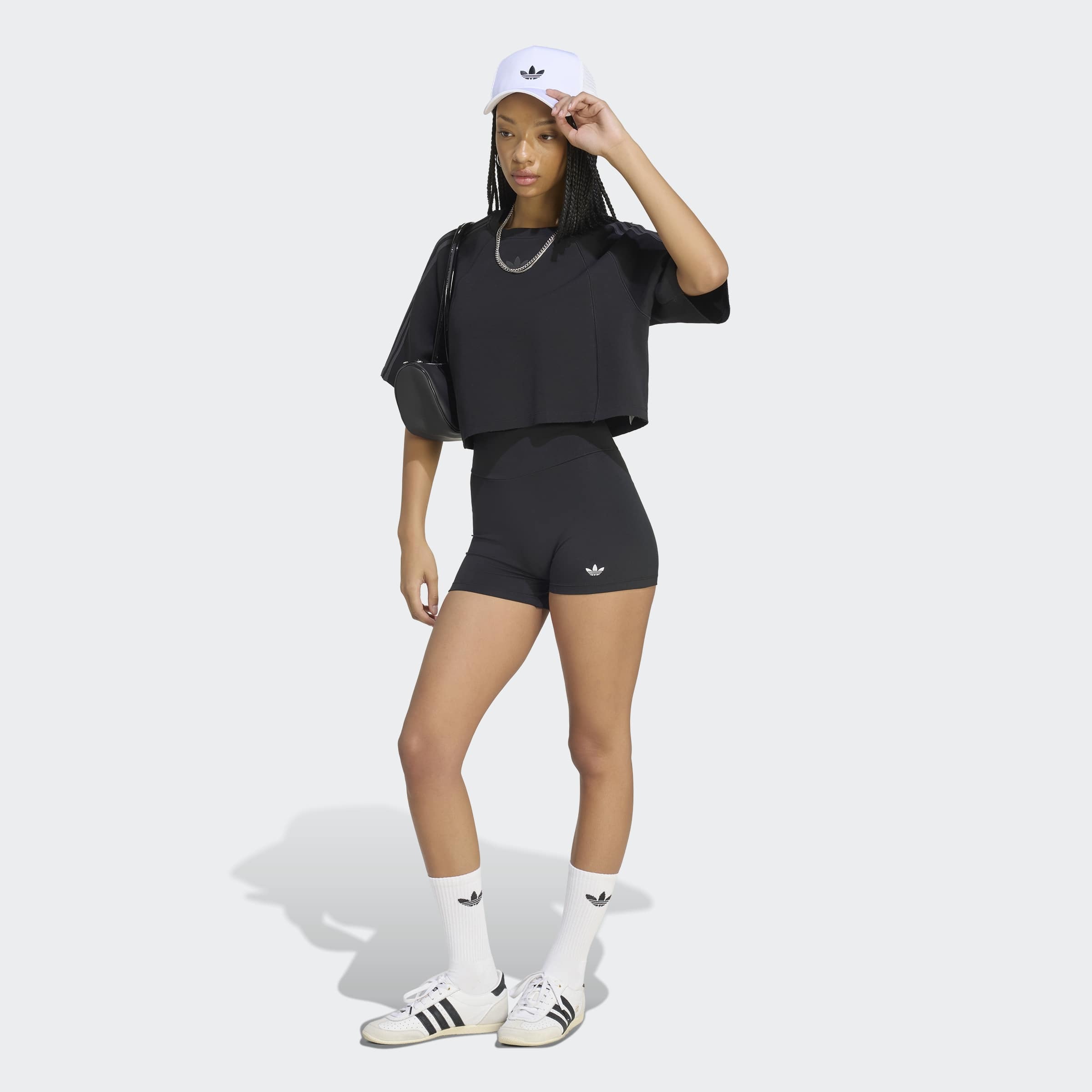 adidas Originals Shorts »ESSENTIALS, POLYESTER«  sportlicher Stil, ohne Verschluss, aus Polyester, enger Schnitt