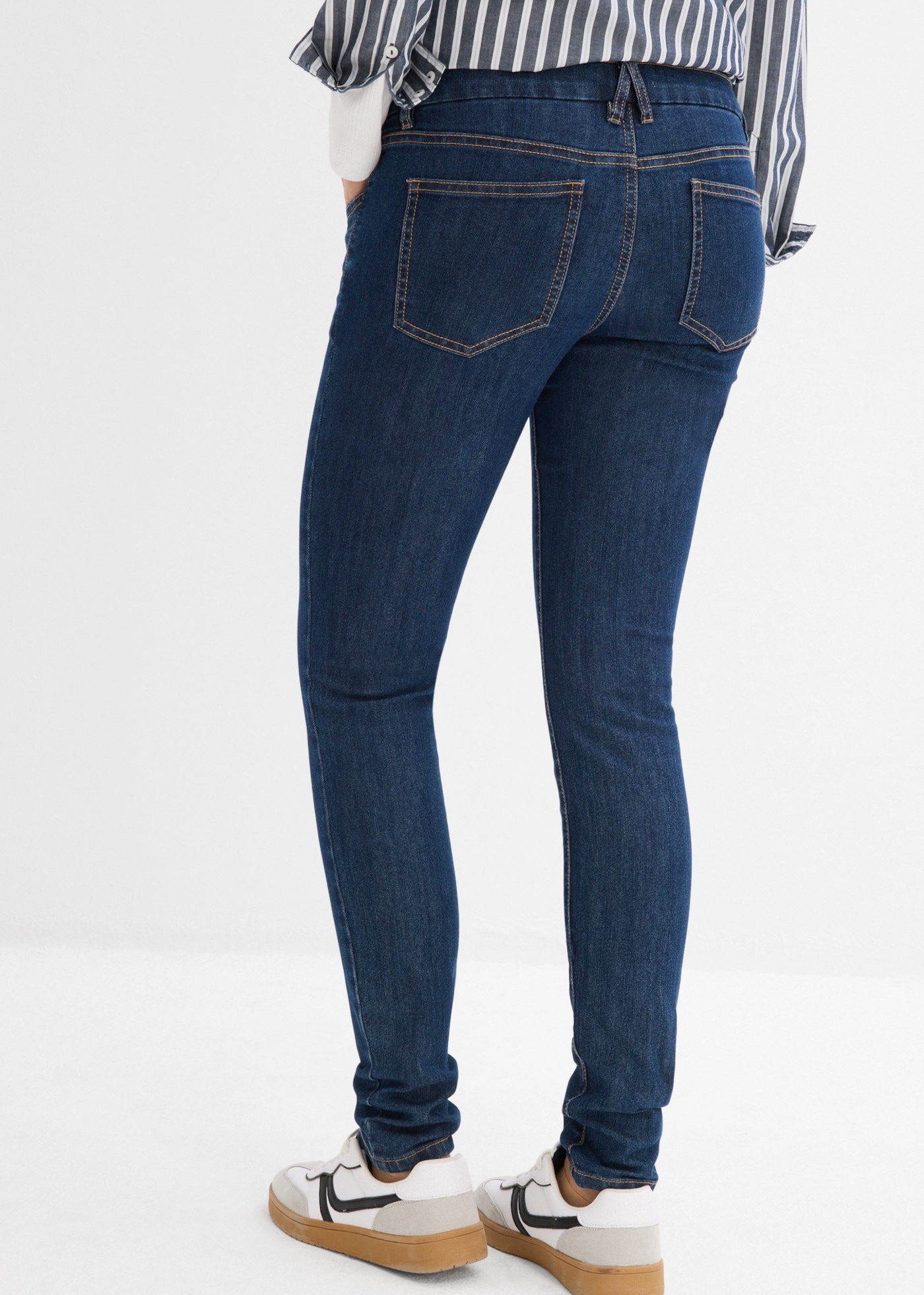 bonprix Jeans de grossesse avec design 5 poches, en denim de coton, coupe skinny