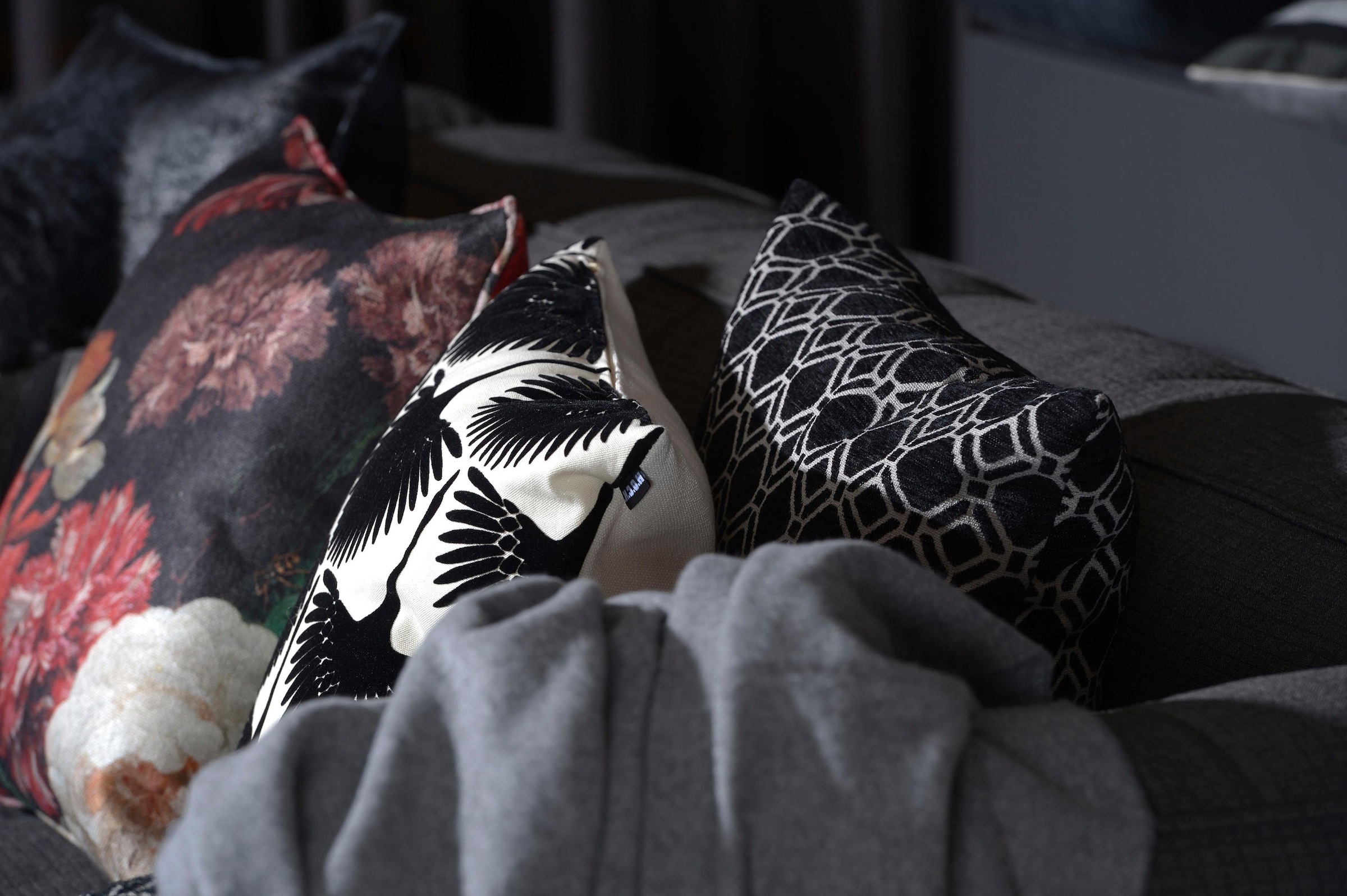 H.O.C.K. Coussin décoratif »Black Swan« mit schicken Schwanenmotiven, Wendekissenhülle mit Füllung, 1 Stück