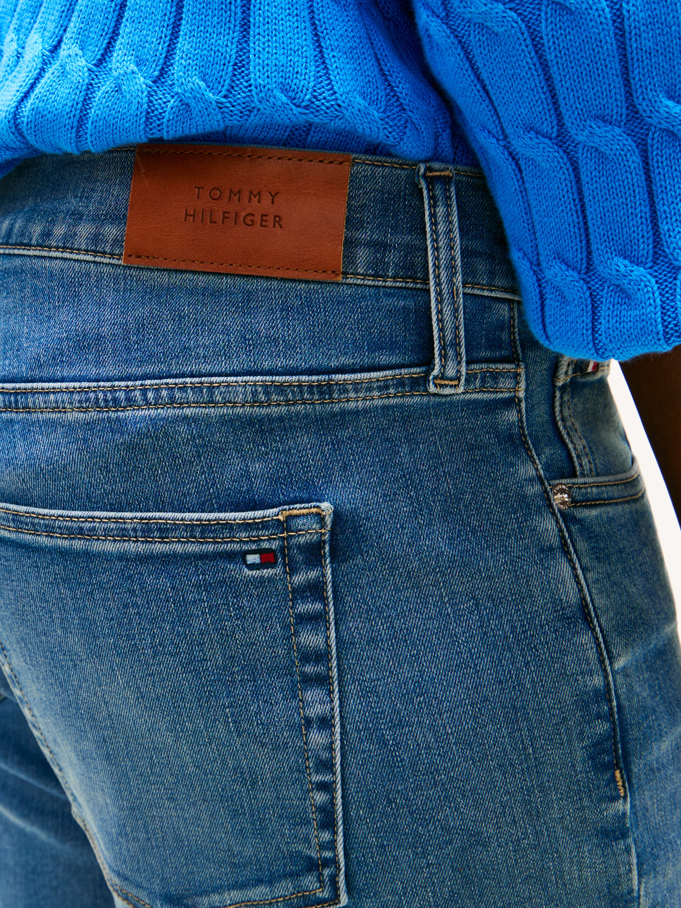 Tommy Hilfiger Curve Bootcut-Jeans »CRV DNM FINN FLARE RW« in grossen Grössen, in ausgestellter Form