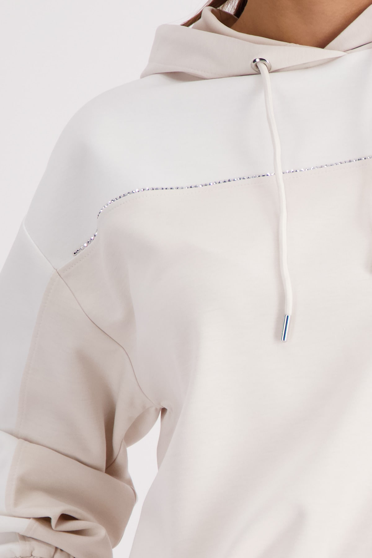 Monari Kapuzensweatshirt »Sweatshirt Colorblock + Schmuck«, Regular fit mit Kapuze
