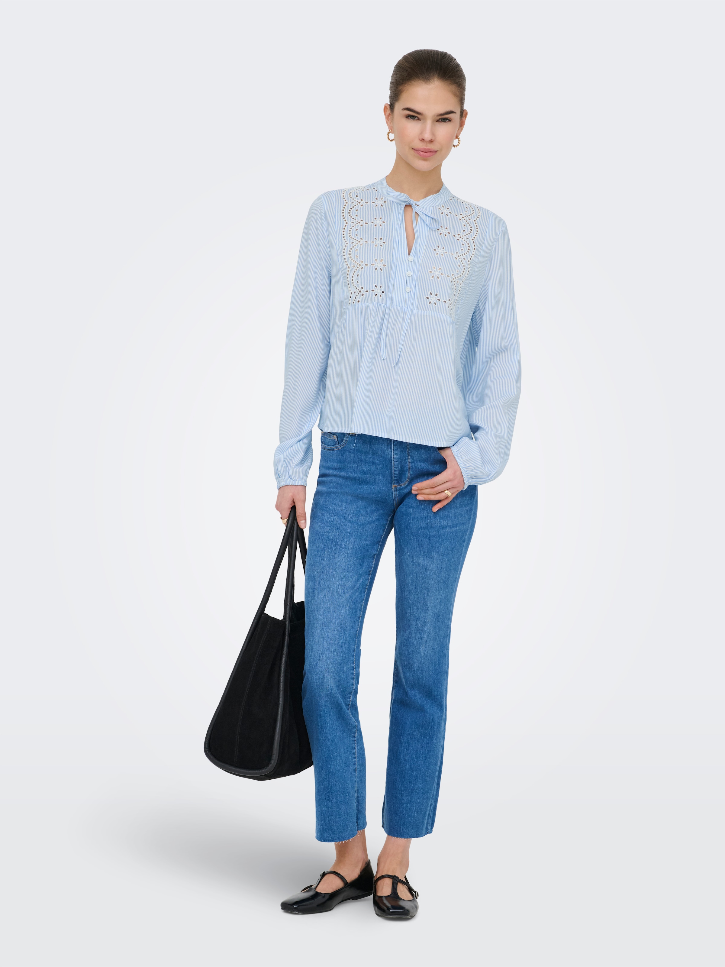 ONLY Blouse à manches longues »ONLLENNYO LS EMBROID V-NECK TOP NOOS WVN«
