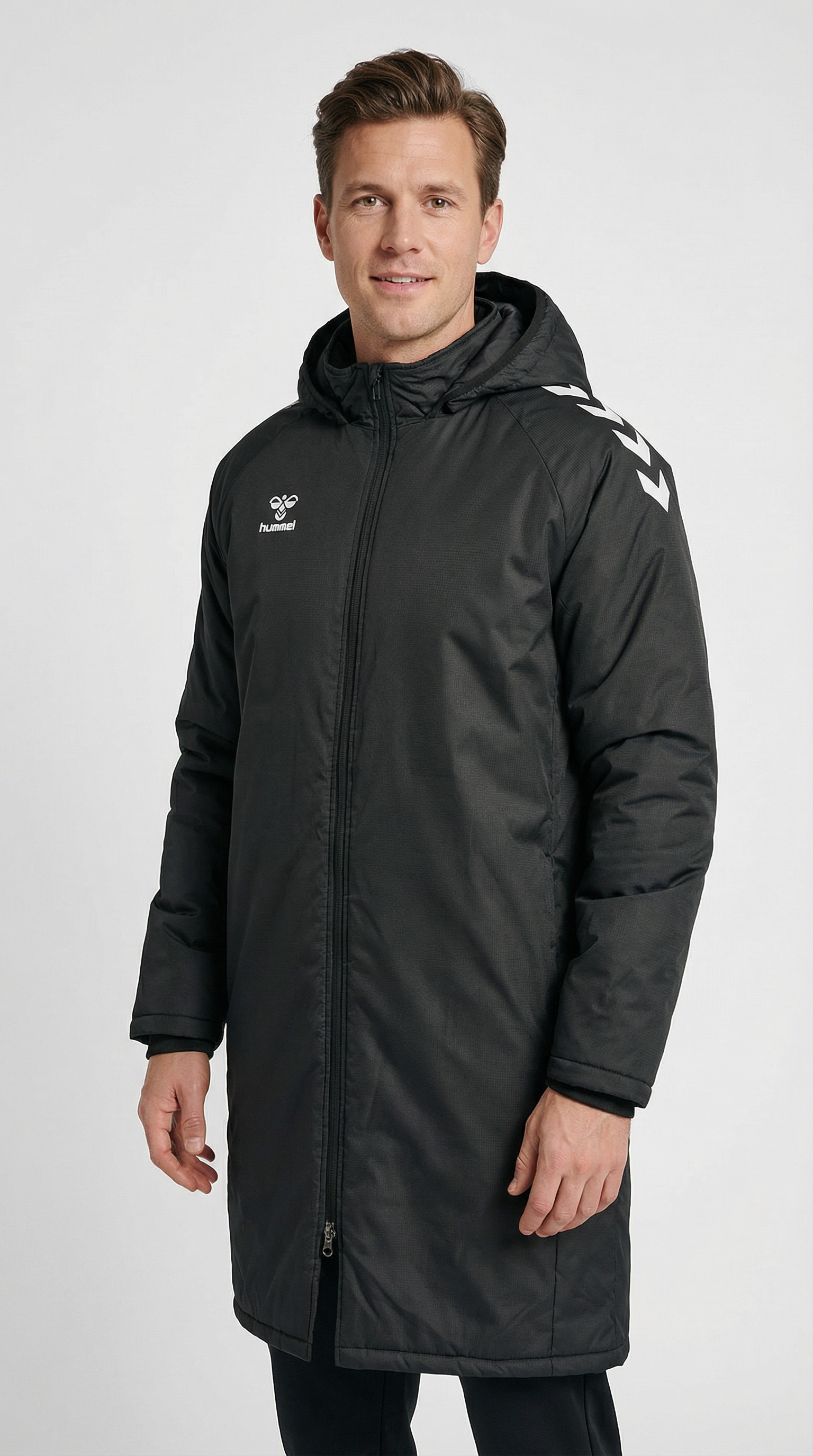 hummel Veste de stade mit Kapuze wärmend & winddicht