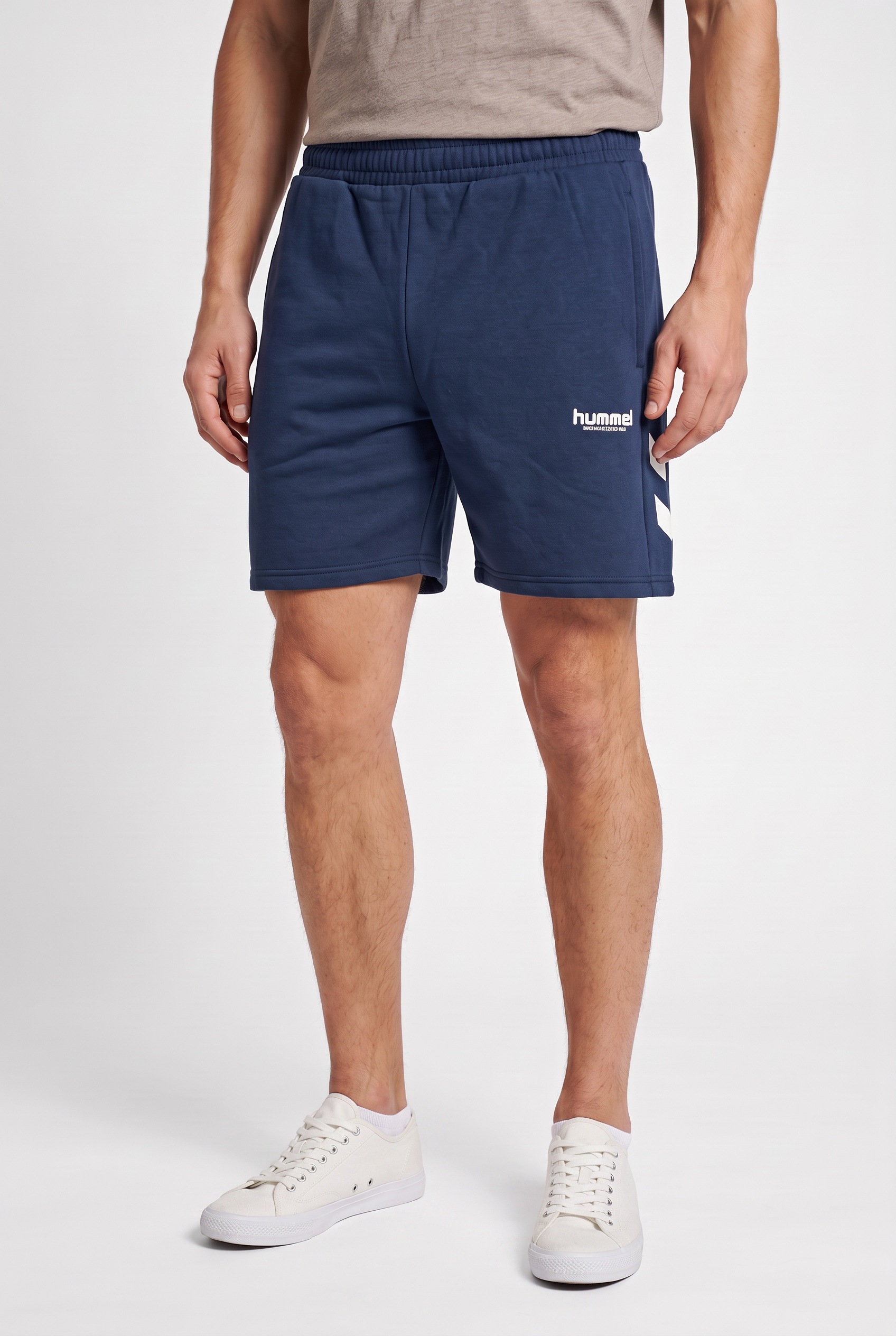 hummel Sweatshorts »HMLLEGACY 2.0 SHORTS«  en coton et polyester, séchage rapide, style sportif