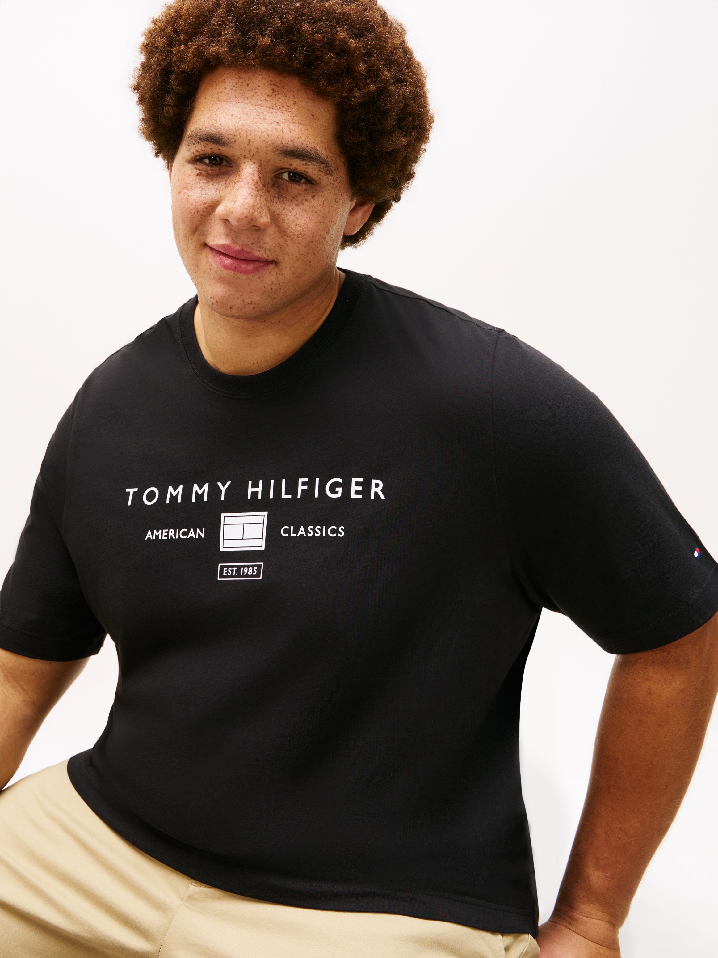 Tommy Hilfiger Big & Tall T-shirt »BT-BRAND LOVE MONO STACK« Grandes tailles, en jersey avec logo, coupe normale