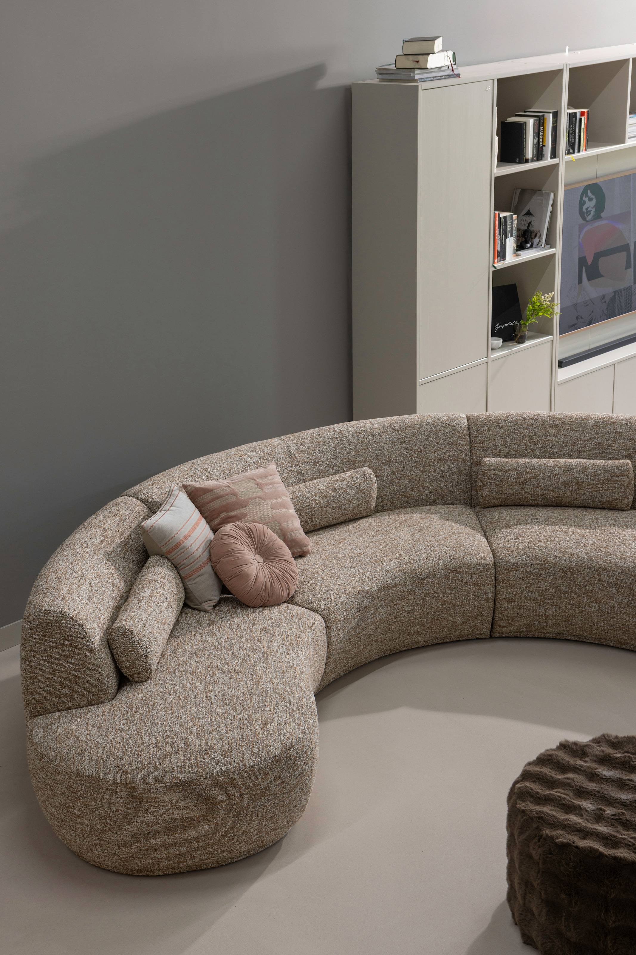 WOOOD Tabouret »Olven mit Dream-Flauschbezug und runder Form H 36 x B 60 x T 60 cm« Bonne résistance à l'usure, texture duveteuse, livré monté