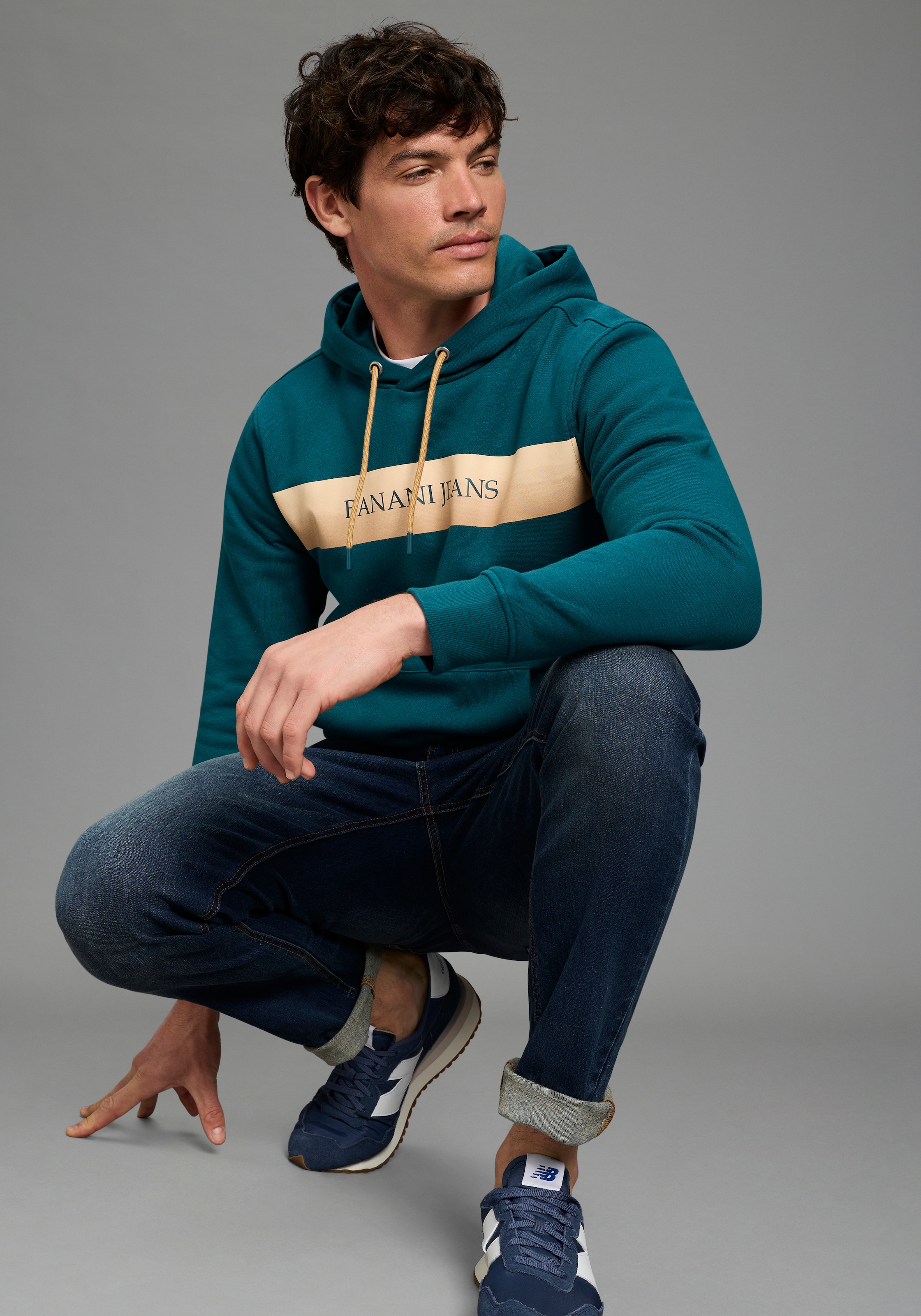 Bruno Banani Sweat à capuche , mit Kapuze und Kordelzügen, mit Kängurutasche, schmale Passform
