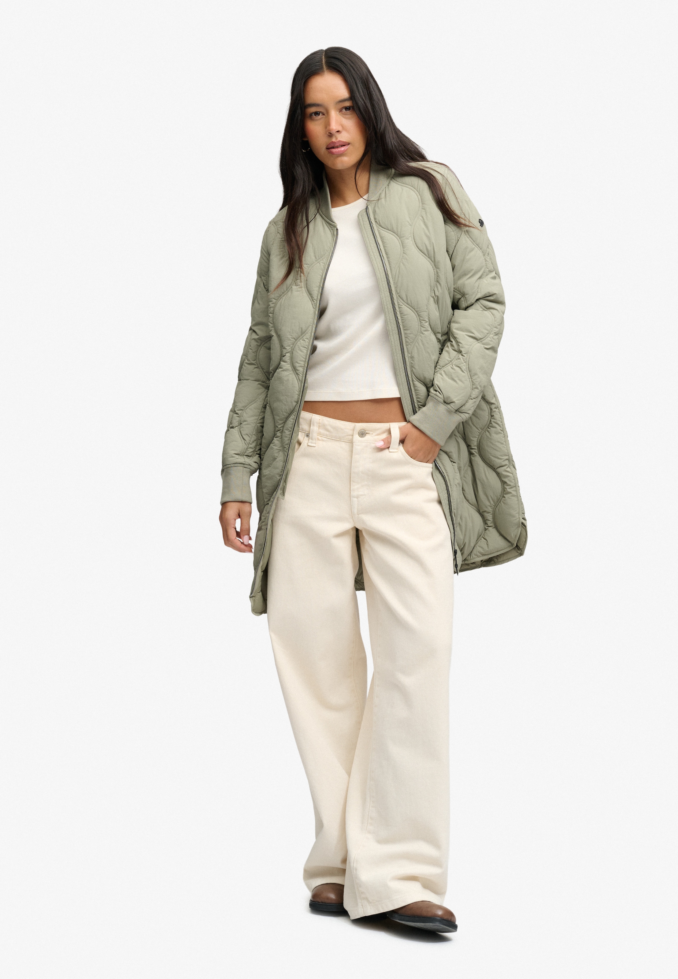 Superdry Veste matelassée »LONG ONION QUILT LINER JKT« avec dessus en nylon, coupe relax, facile d'entretien, uni