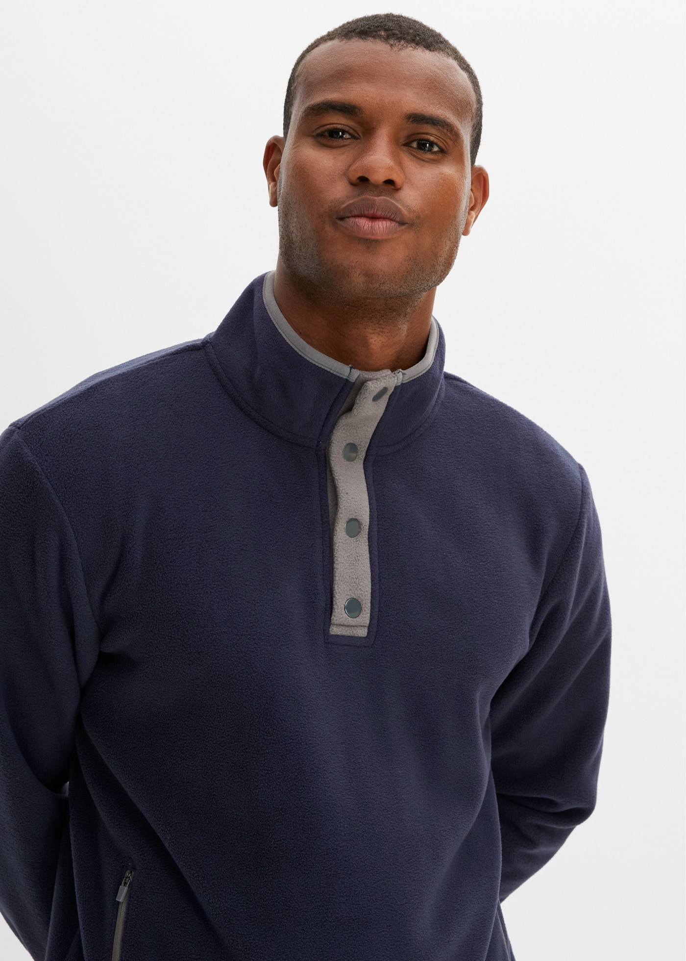 bonprix Pull en polaire »Troyer Fleeceshirt mit praktischen Taschen und tollen Kontrastdetails«, Troyer Fleeceshirt mit praktischen Taschen und tollen Kontrastdetails
