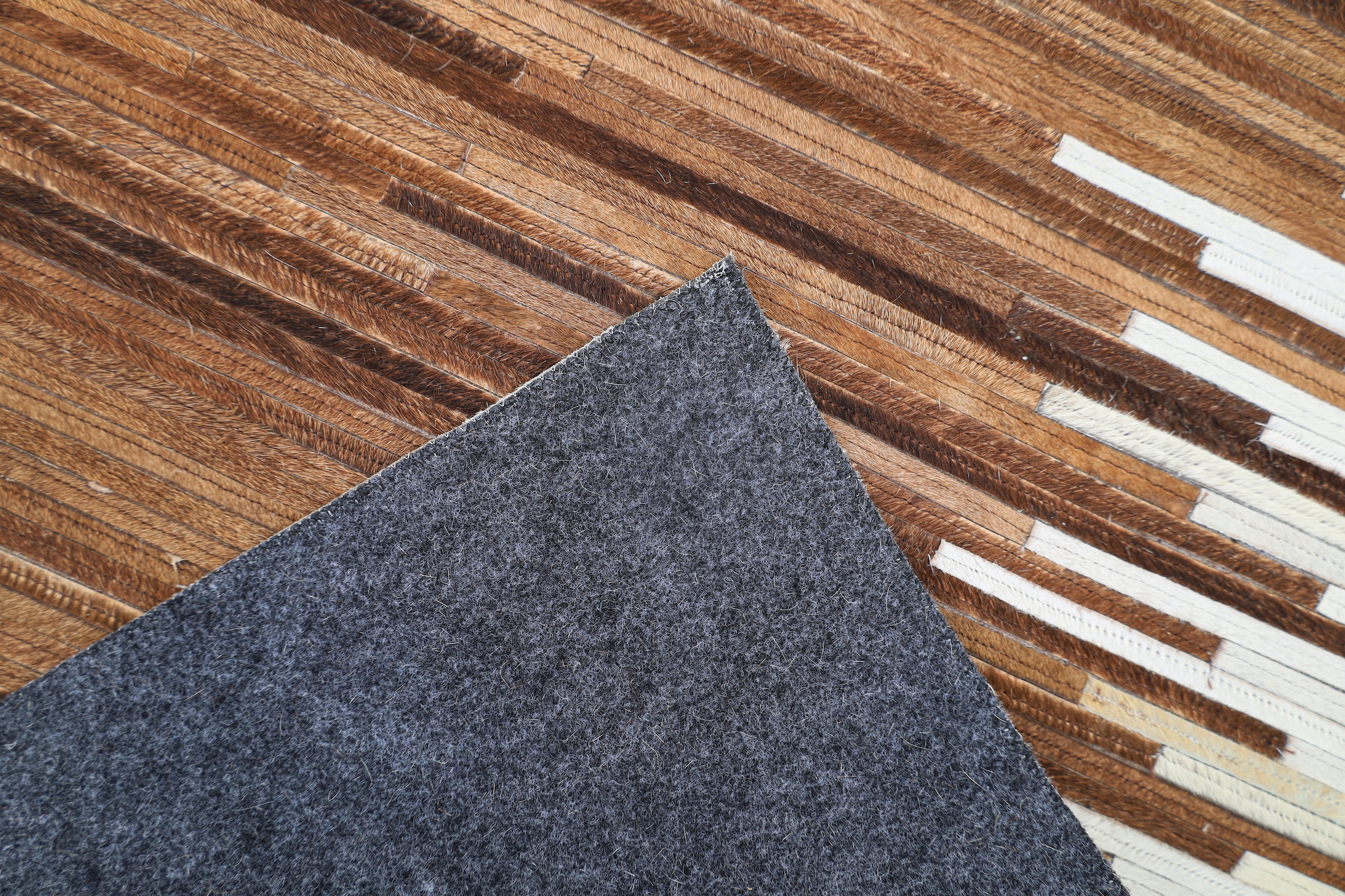 Myflair Möbel & Accessoires Tapis en fourrure »HIDE HARMONY, echtes Rinderfell, LAGERRÄUMUNG« Rectangulaire 10 mm Höhe fait main, produit naturel, structure naturelle & look premium