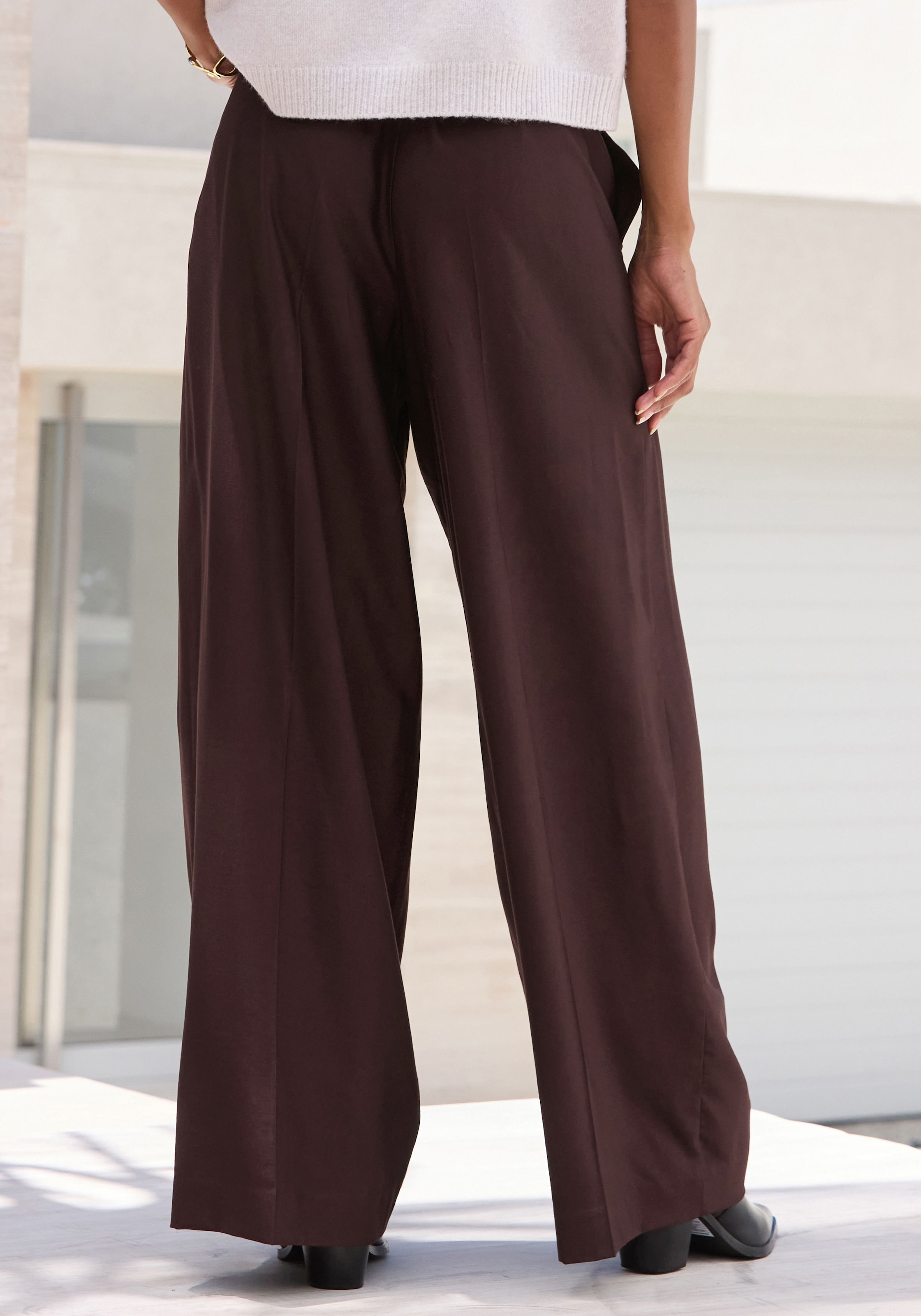 French Connection Bundfaltenhose »mit luftig-weitem Bein«  aus leichter Webware mit Viskose, Sommerhose, Casual-chic