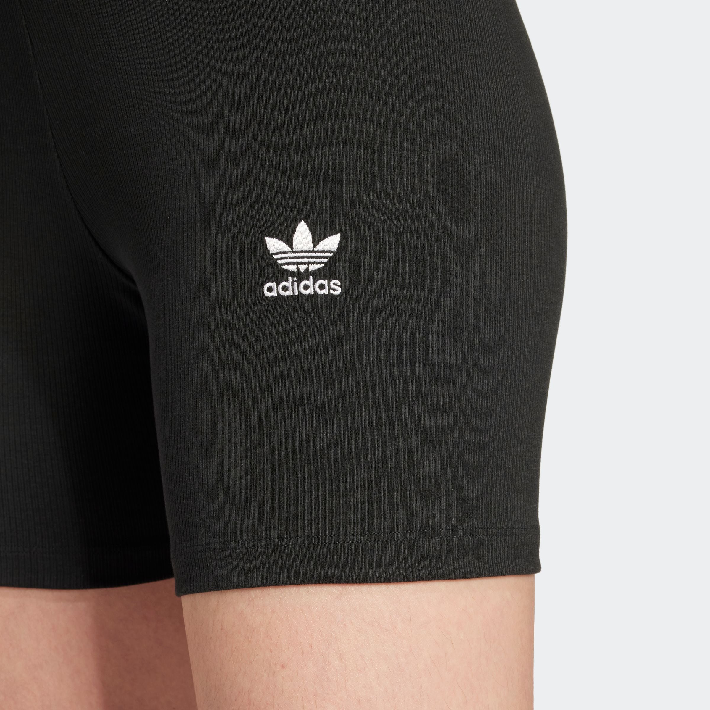 adidas Originals Shorts »ESSENTIALS RIBBED«  in Ripp Optik, für vielseitigen Einsatz, aus stretchigem Baumwollmix