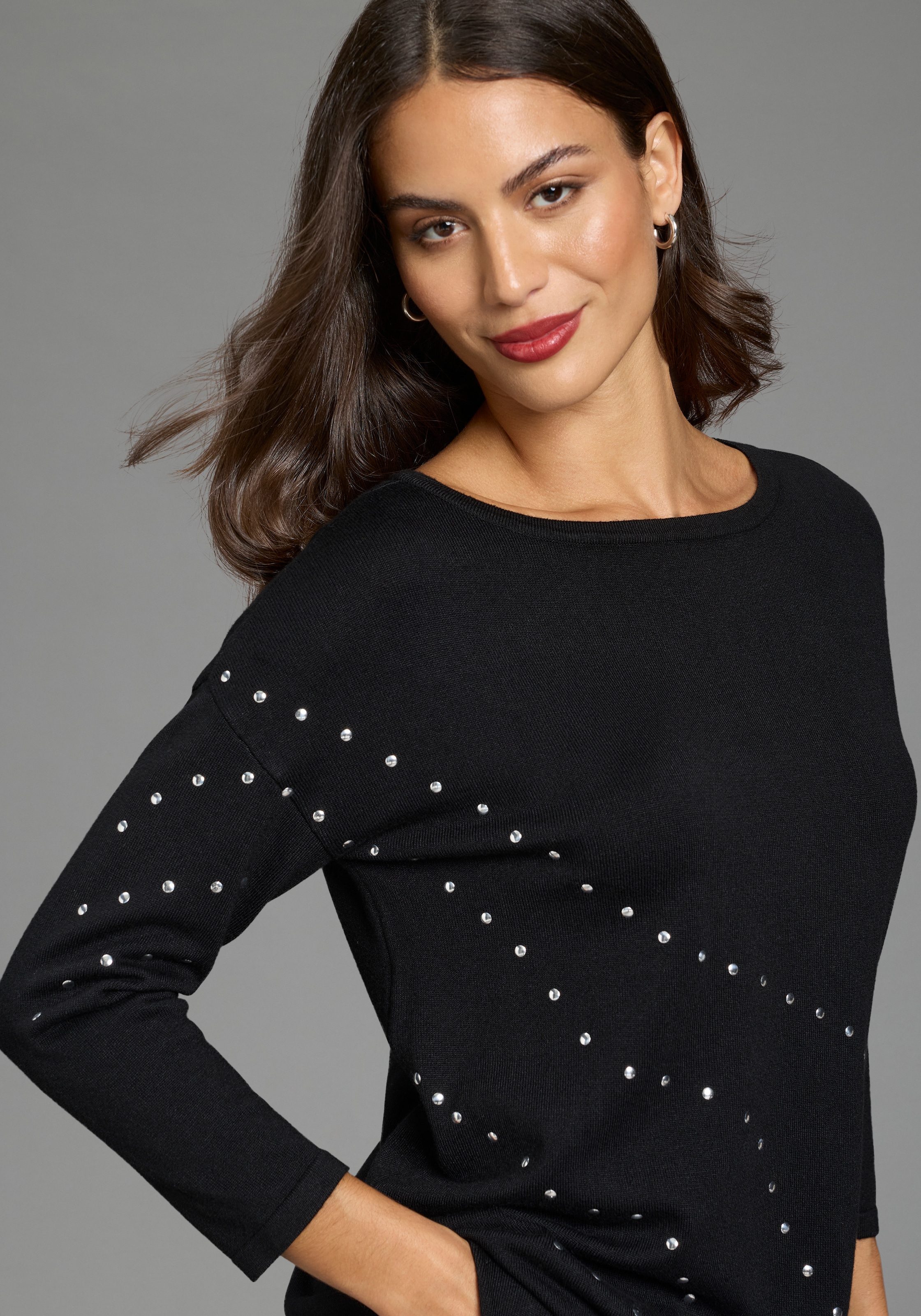 Laura Scott Pull en tricot »aus Feinstrick, mit U-Boot-Ausschnitt, weite Passform« avec design ondulé à clous