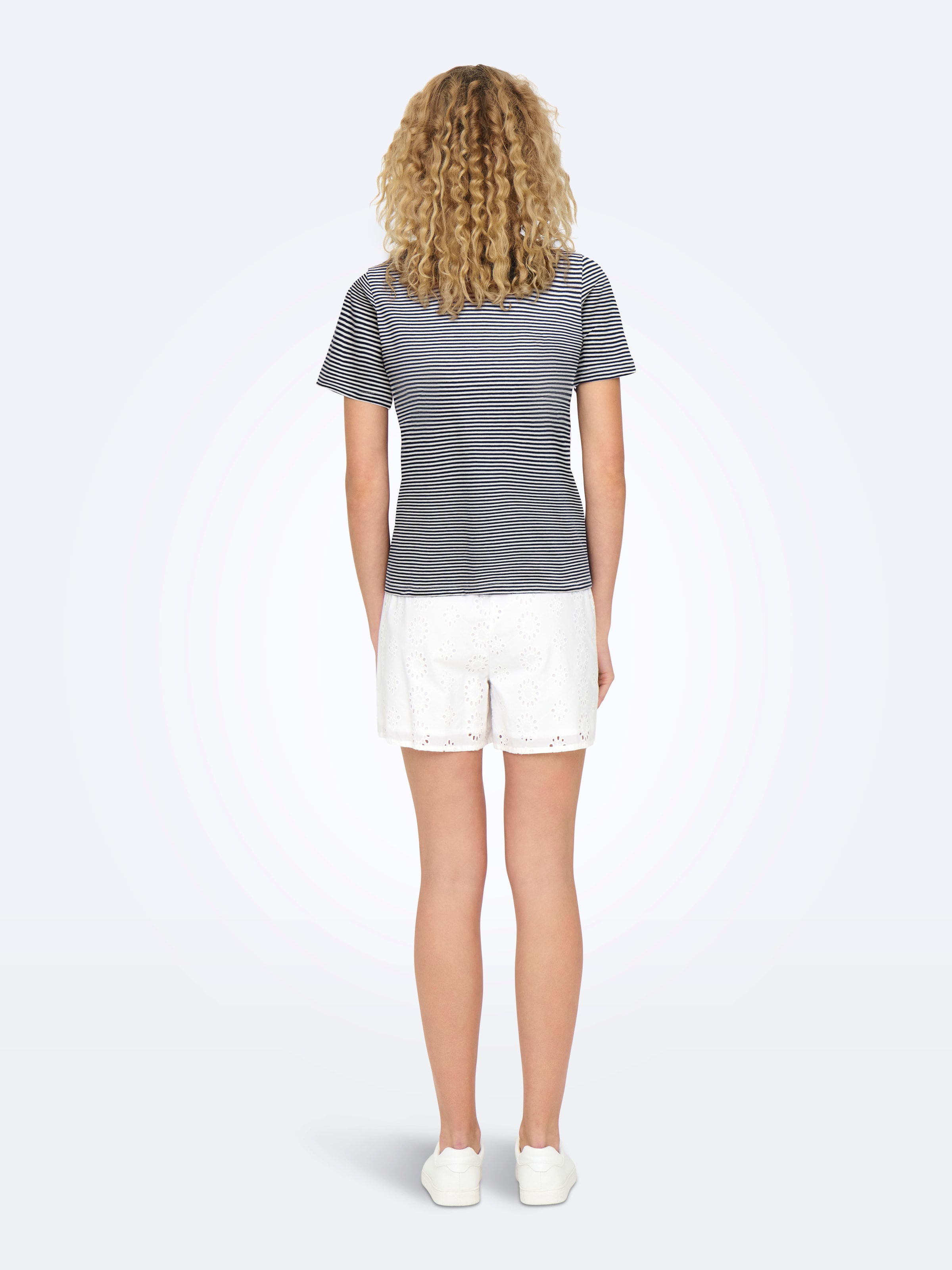 JDY Kurzarmshirt »JDYPISA S/S PRINT TOP JRS NOOS« mit Herz Stickerei