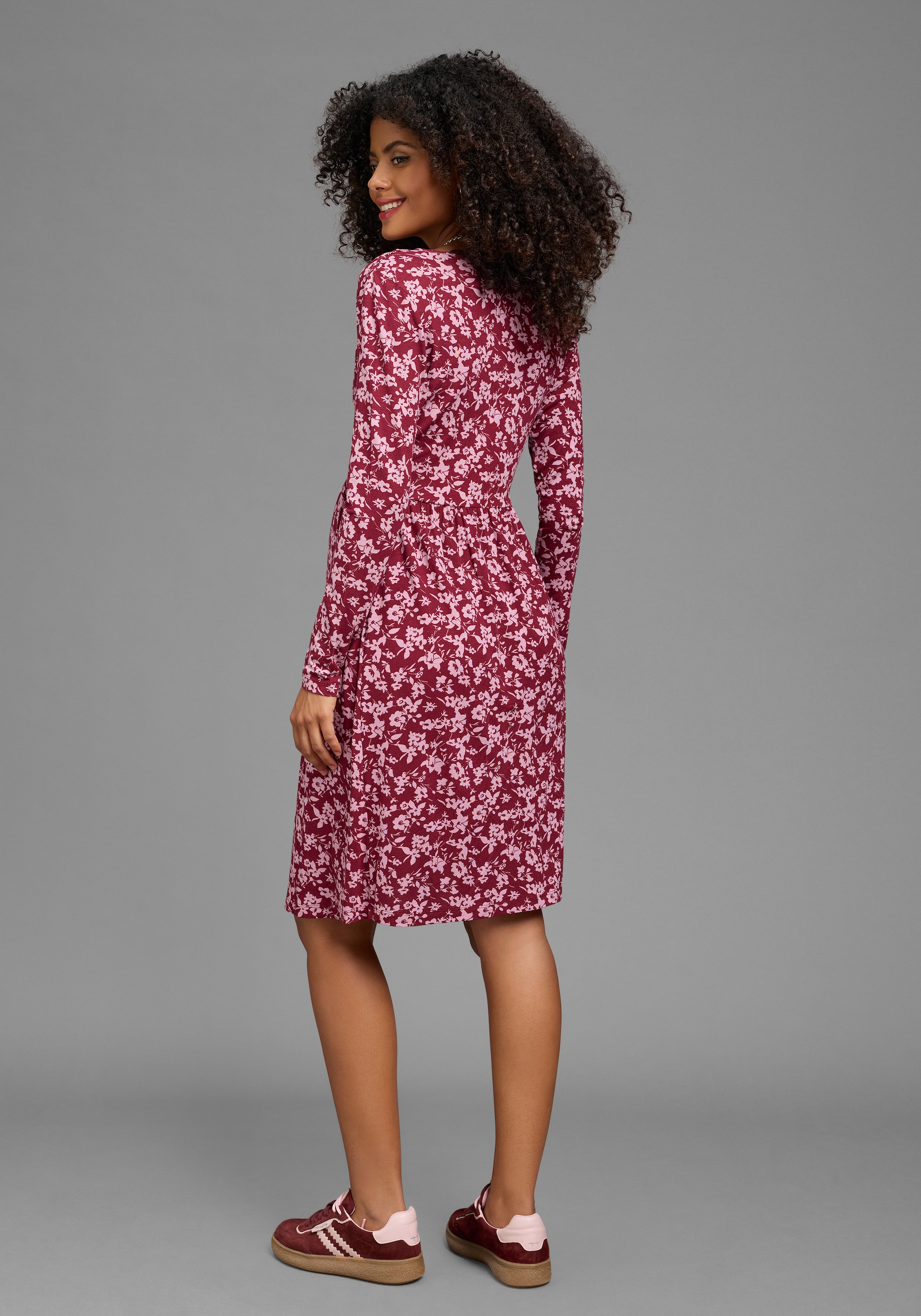 Neun Monate Robe de maternité »Allover bedrucktes Umstandskleid, praktisch mit Stillmöglichkeit« pour printemps et automne, longueur genou, manches longues