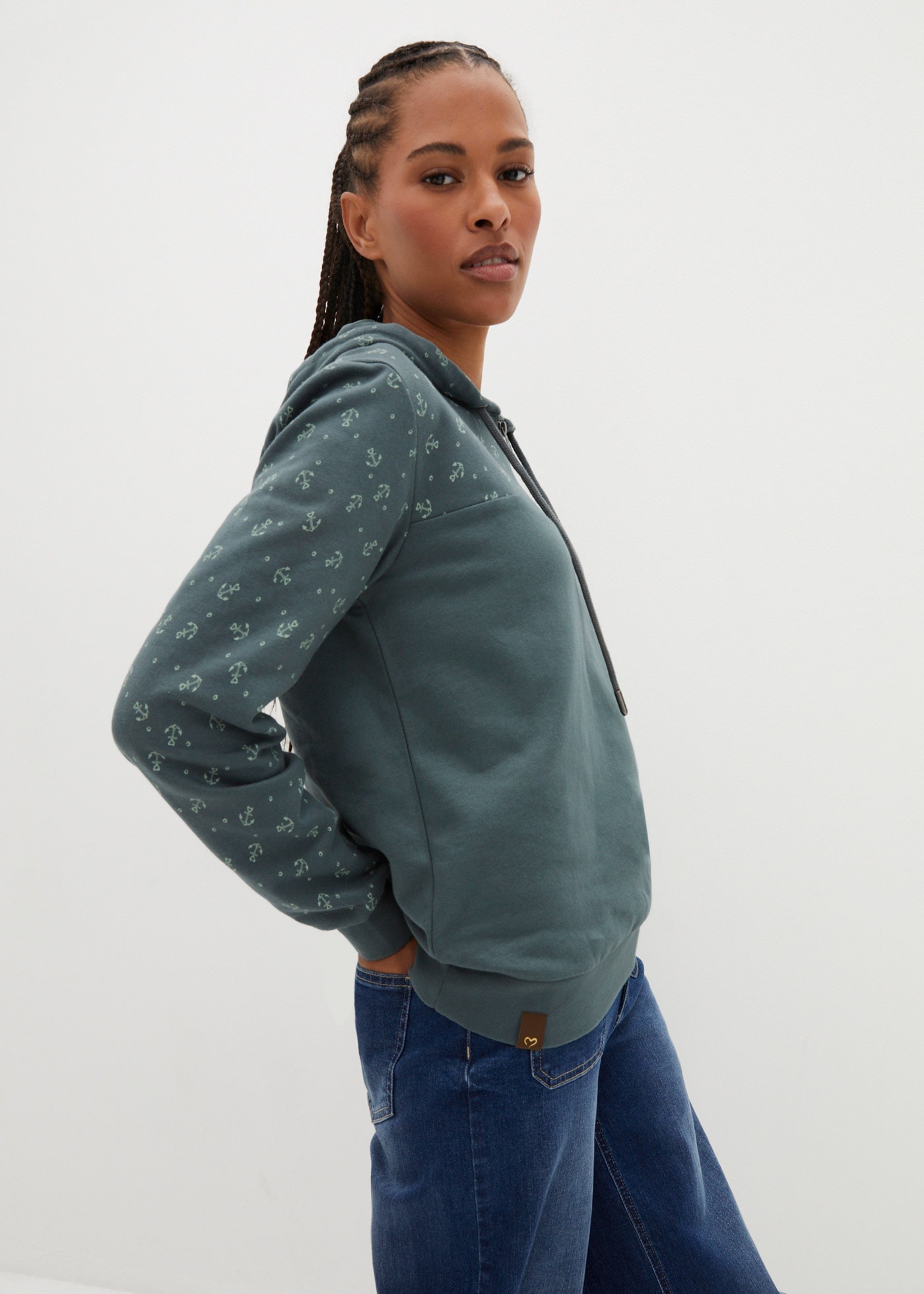 bonprix Hoodie »Kapuzensweatshirt mit Reissverschluss aus reiner Baumwolle«, lässig geschnittene Passform, mit maritimem Muster und Anker-Motiven
