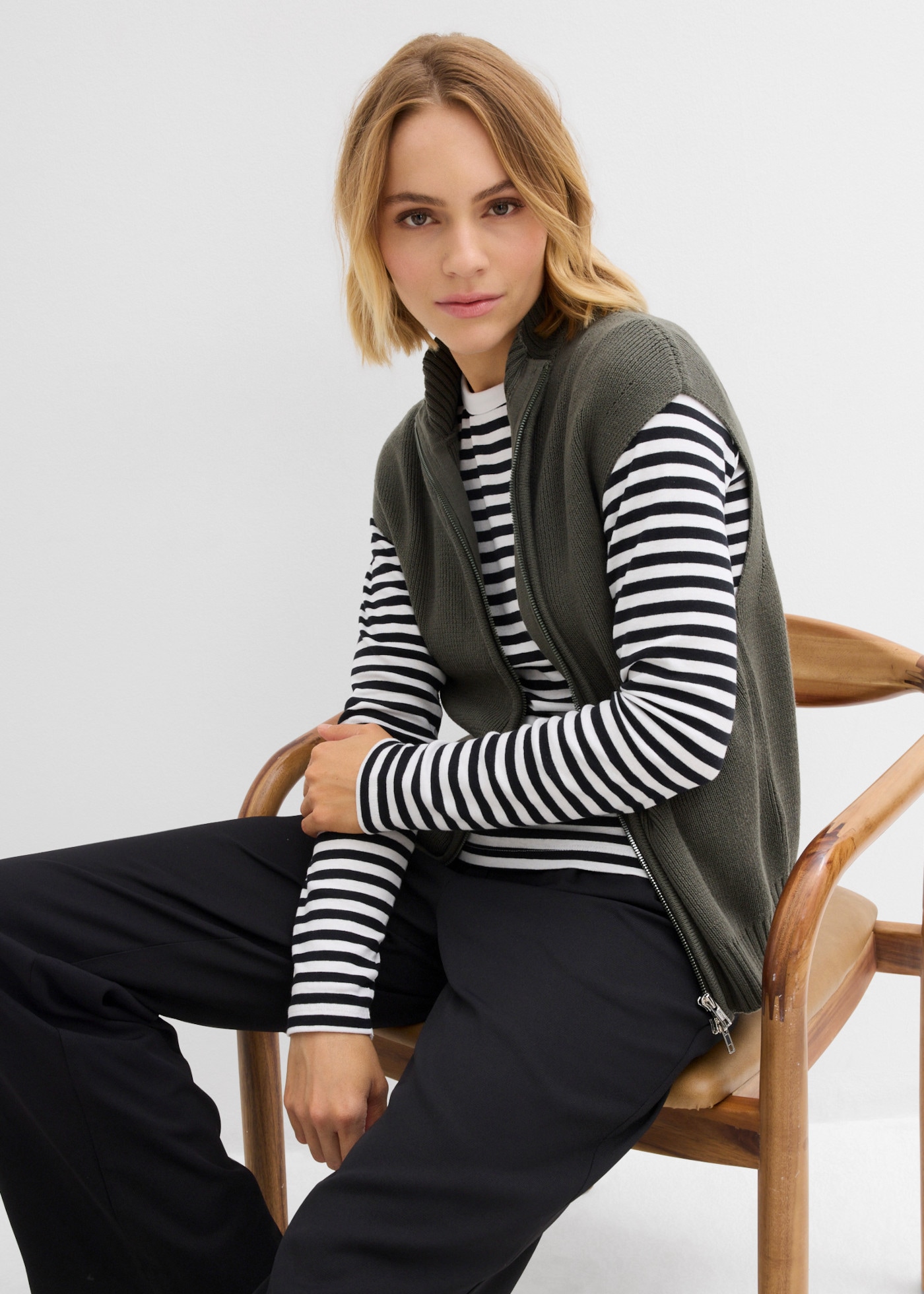 bonprix Gilet tricoté avec détail zip, en coton et polyacrylique, coupe oversize
