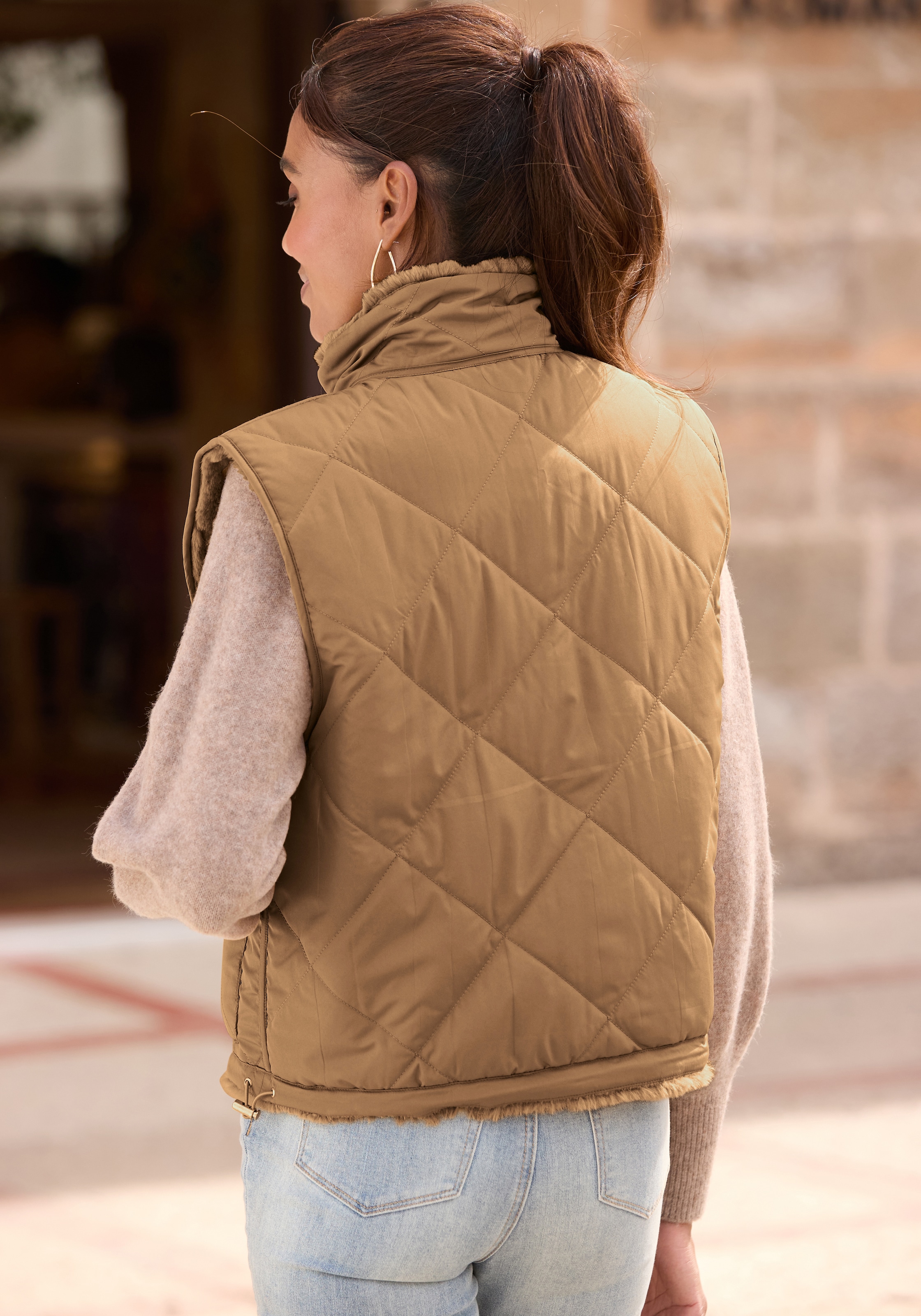 LASCANA Gilet réversible , wendbare Steppweste mit flauschigem Fellimitat