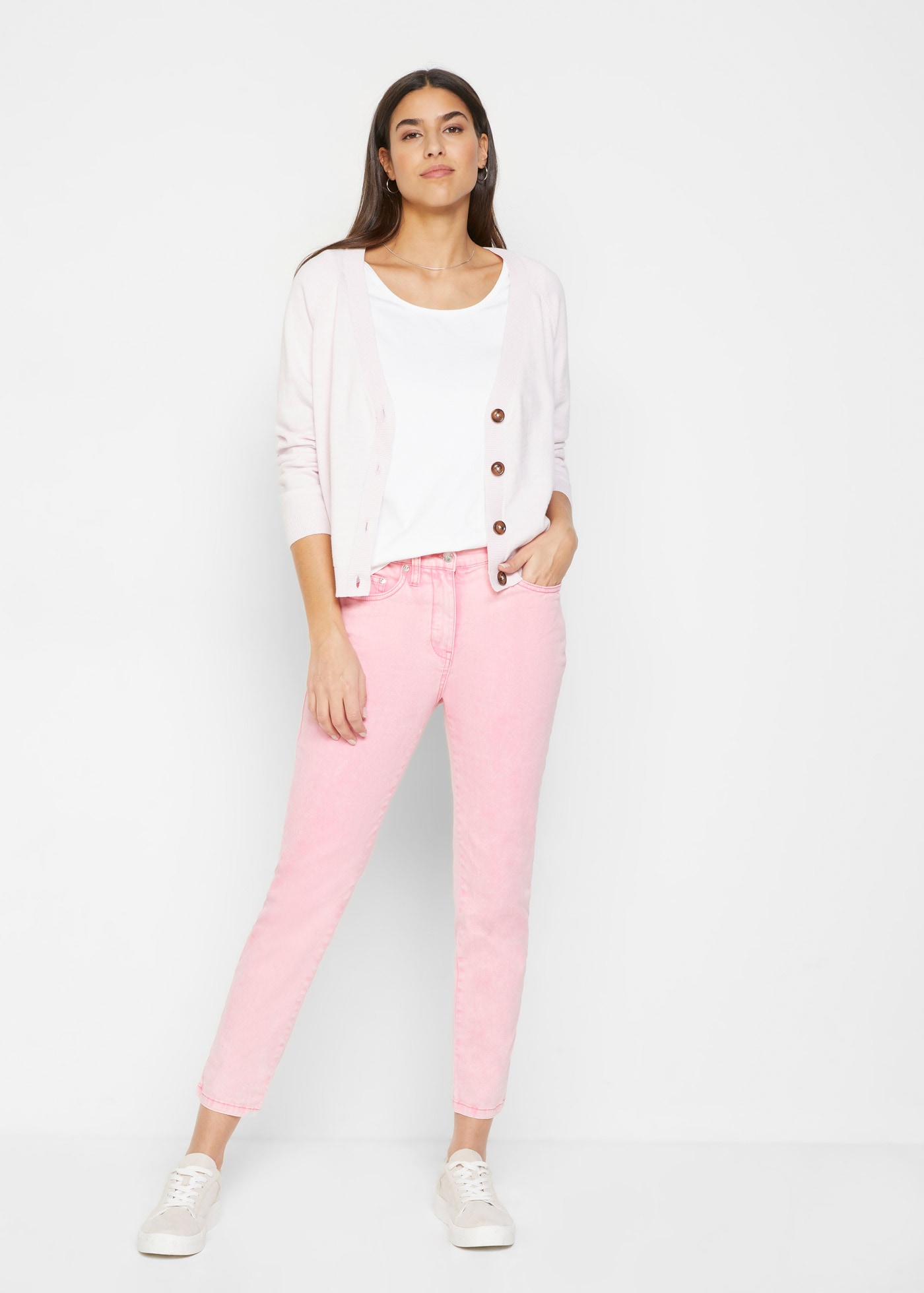 bonprix Pantalon tissé »Verkürzte Twill-Hose im Used-Look«  en coton et élasthanne, silhouette étroite, slim fit, look usé