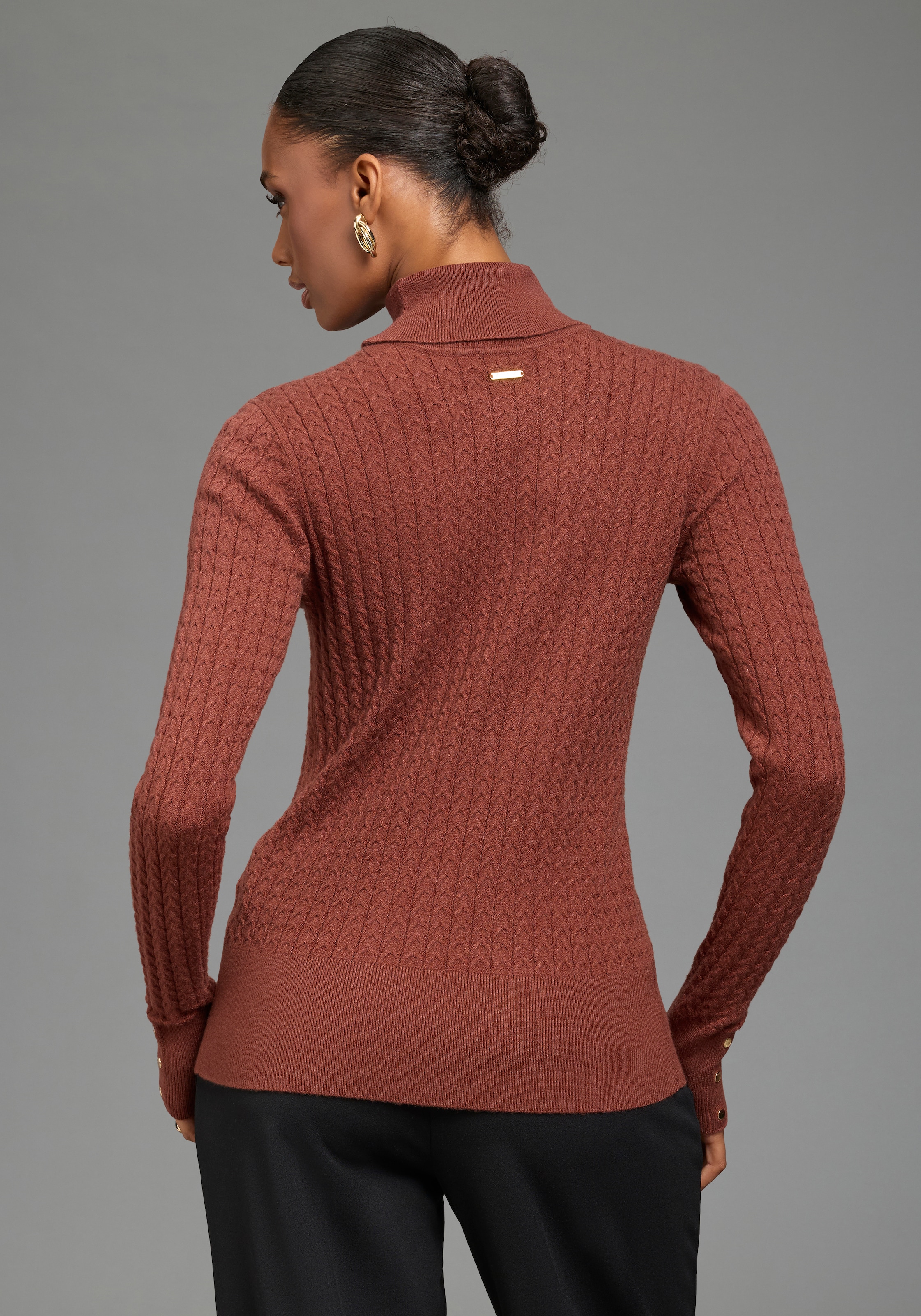 Laura Scott Rollkragenpullover »aus Feinstrick, figurbetonte Passform« mit Zopfstrickmuster und Knopfdetails